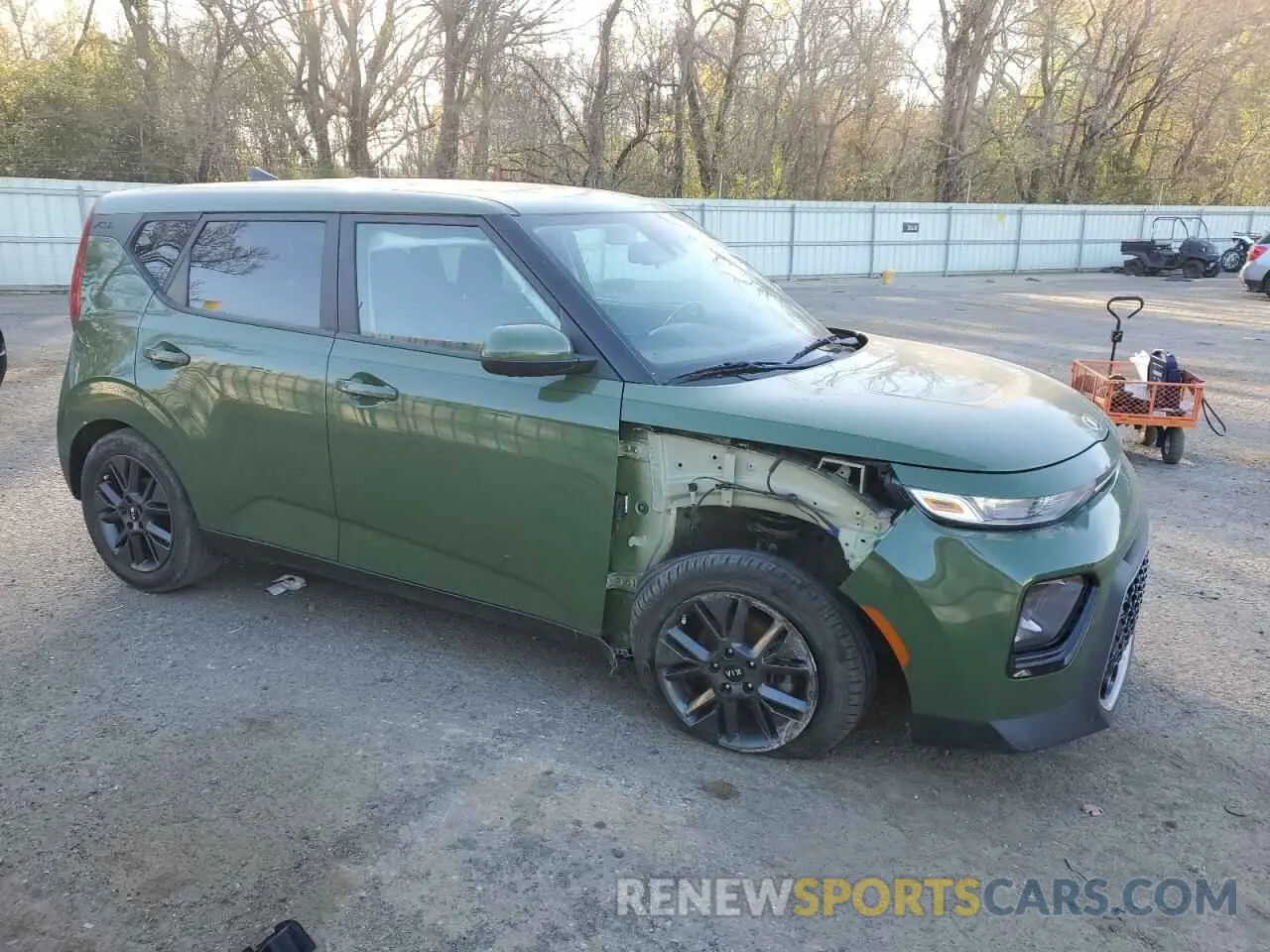 4 Photograph of a damaged car KNDJ33AU2M7136450 KIA SOUL 2021