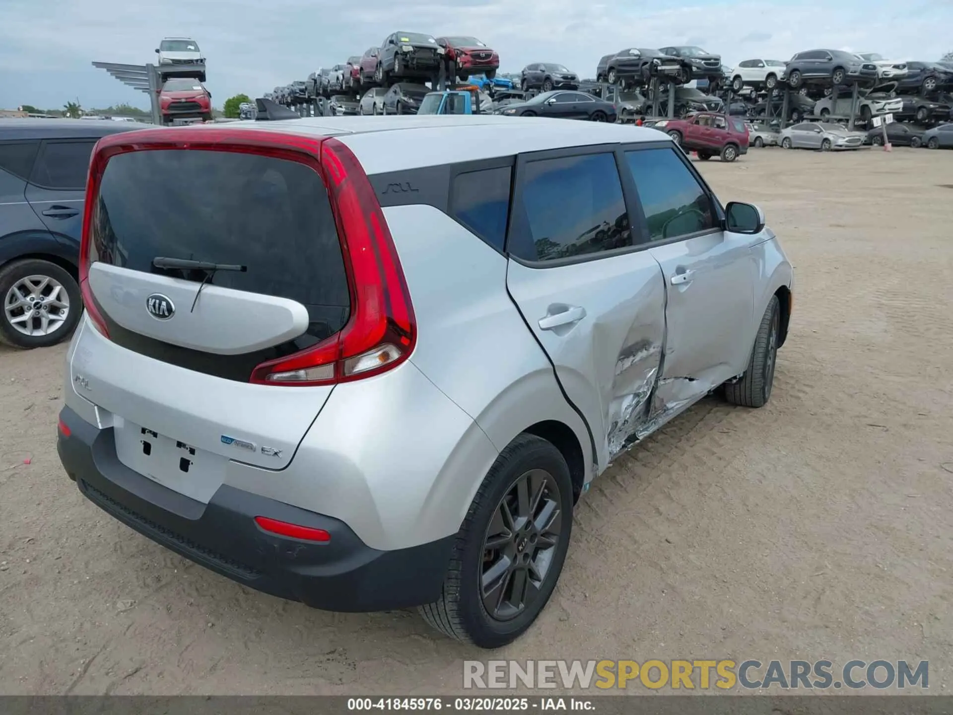 4 Photograph of a damaged car KNDJ33AU5M7790701 KIA SOUL 2021