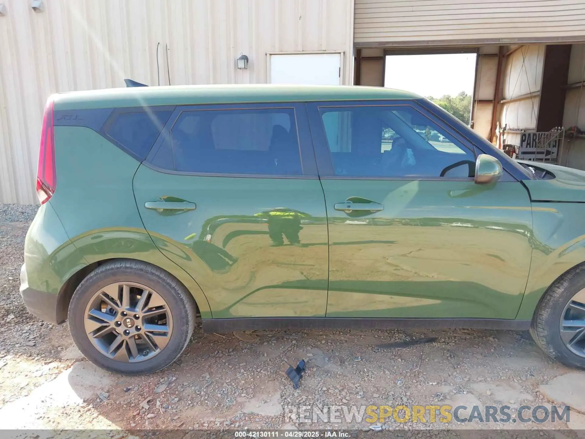 13 Photograph of a damaged car KNDJ33AU6M7127928 KIA SOUL 2021