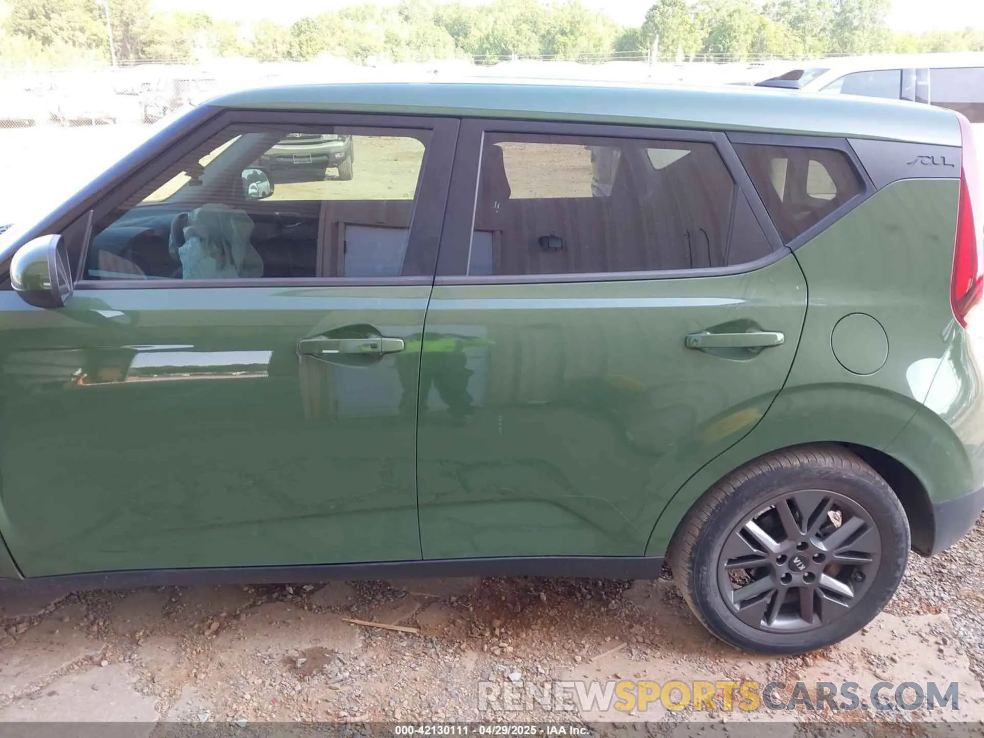 14 Photograph of a damaged car KNDJ33AU6M7127928 KIA SOUL 2021