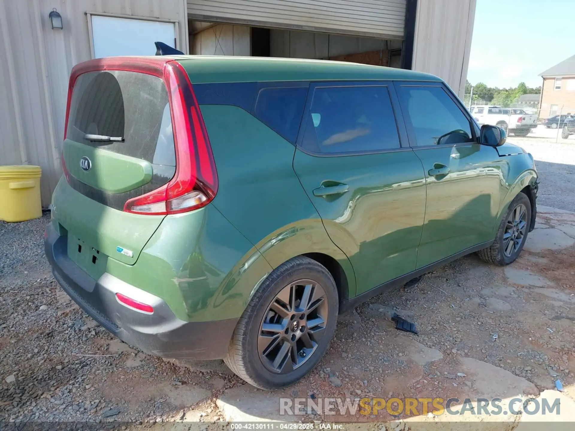 4 Photograph of a damaged car KNDJ33AU6M7127928 KIA SOUL 2021