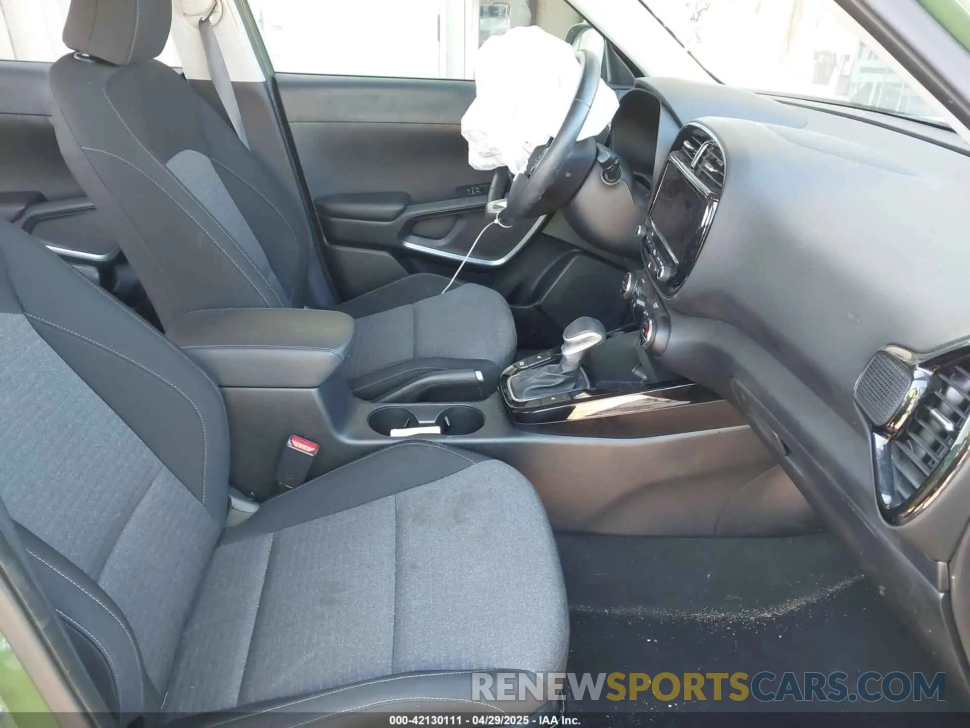 5 Photograph of a damaged car KNDJ33AU6M7127928 KIA SOUL 2021