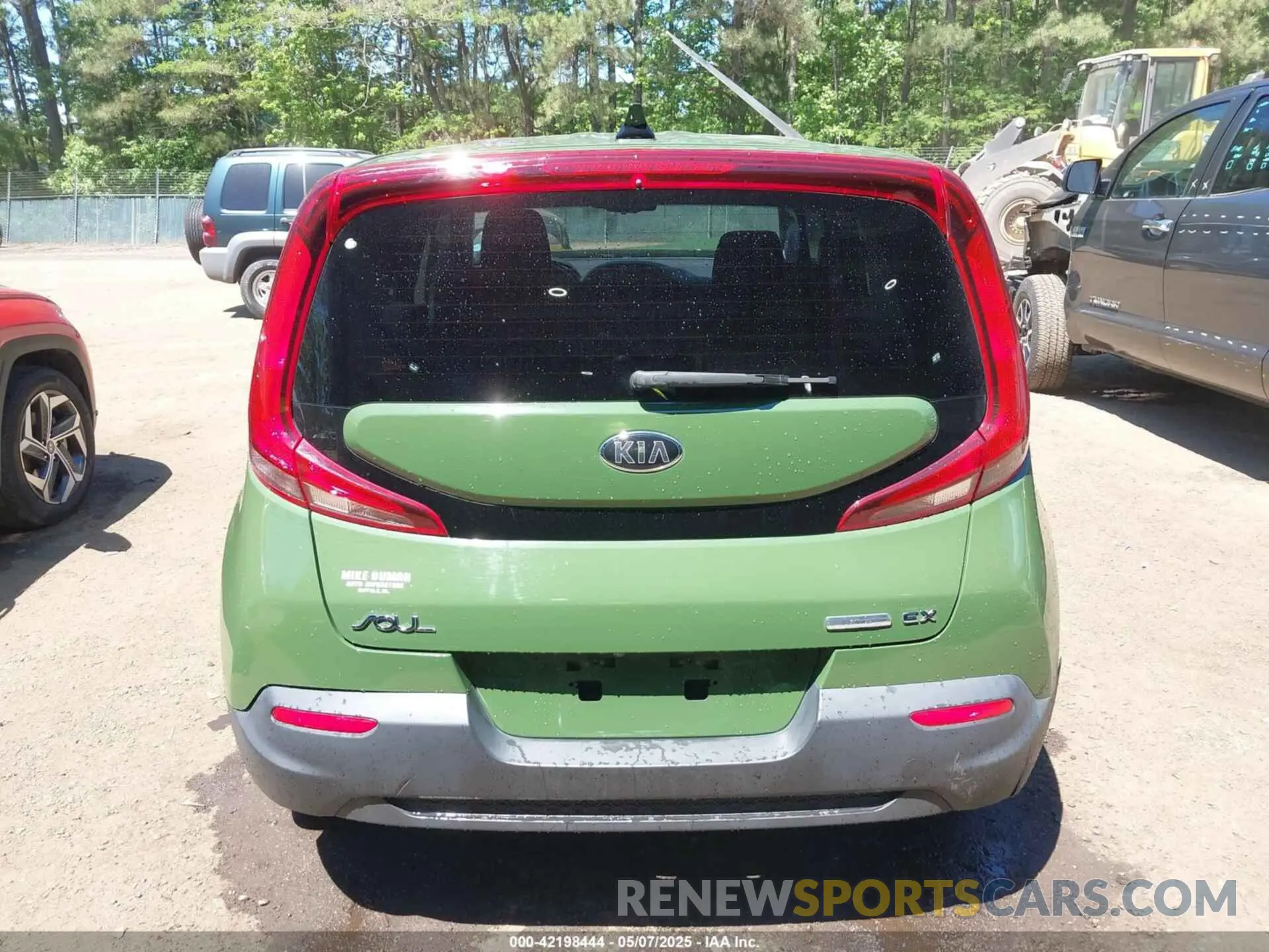 17 Photograph of a damaged car KNDJ33AU6M7133177 KIA SOUL 2021