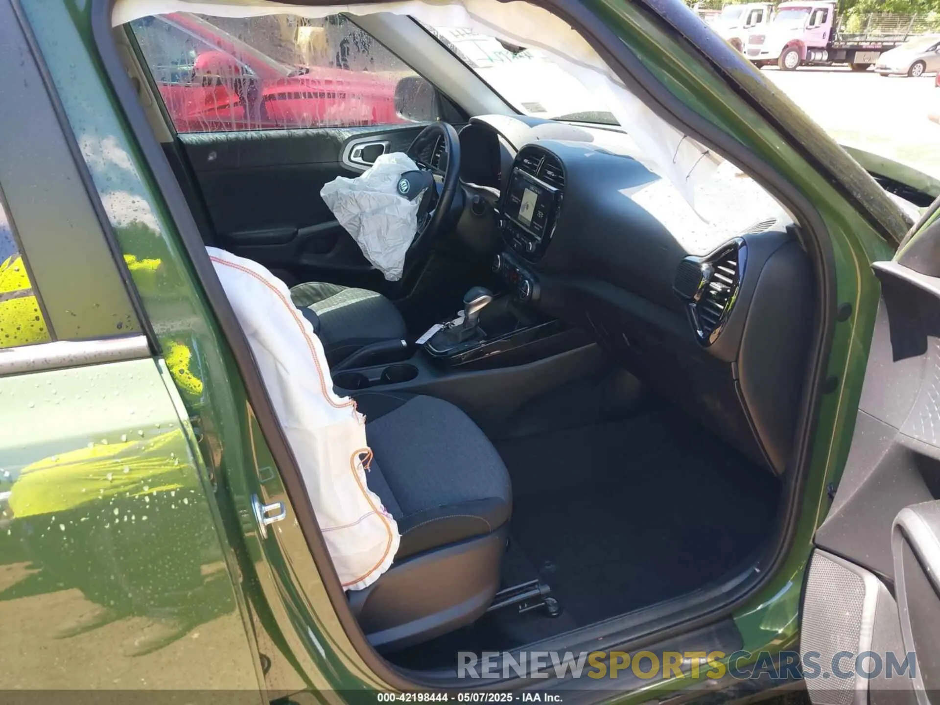 5 Photograph of a damaged car KNDJ33AU6M7133177 KIA SOUL 2021