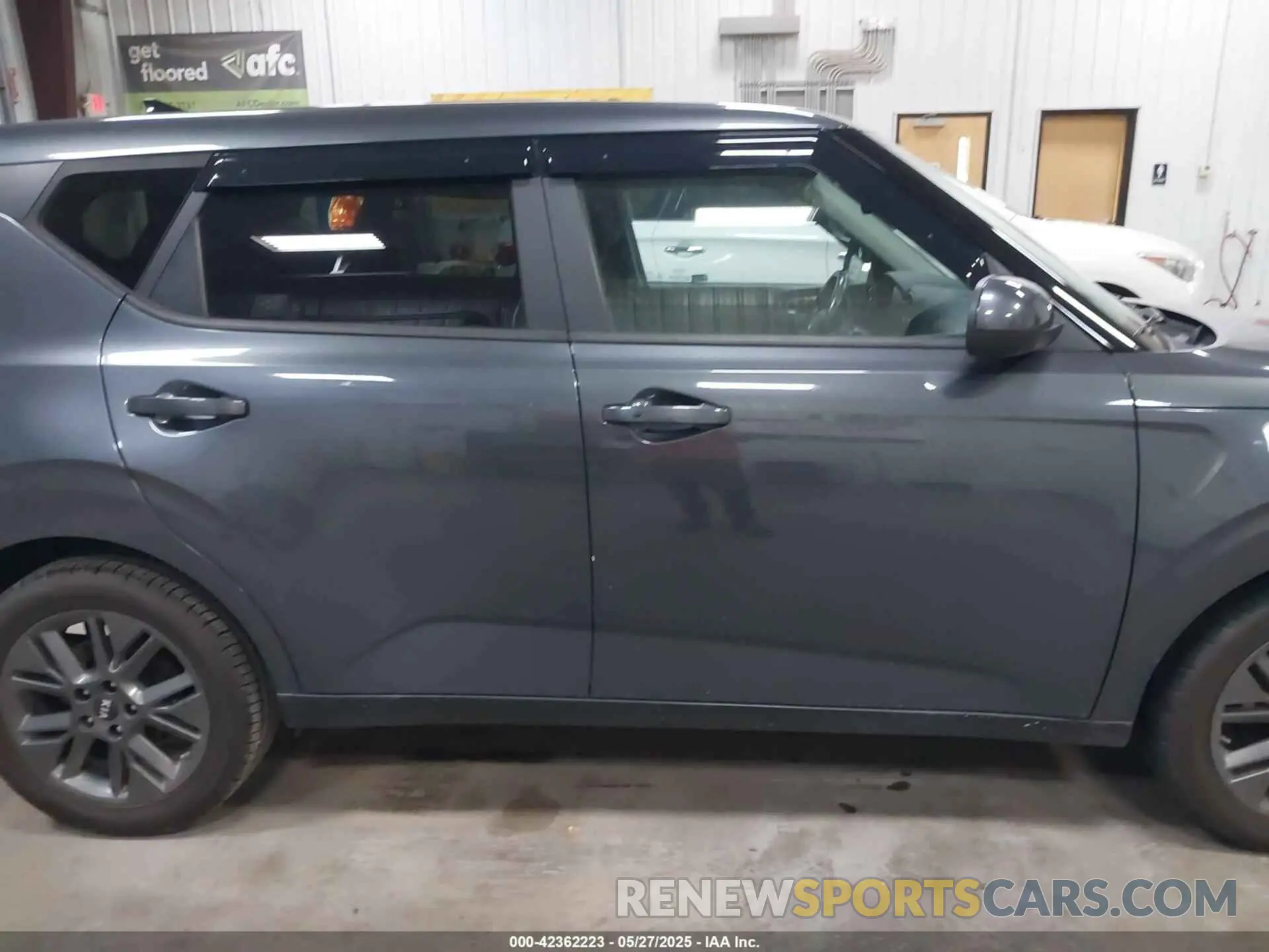 13 Photograph of a damaged car KNDJ33AU8M7784181 KIA SOUL 2021