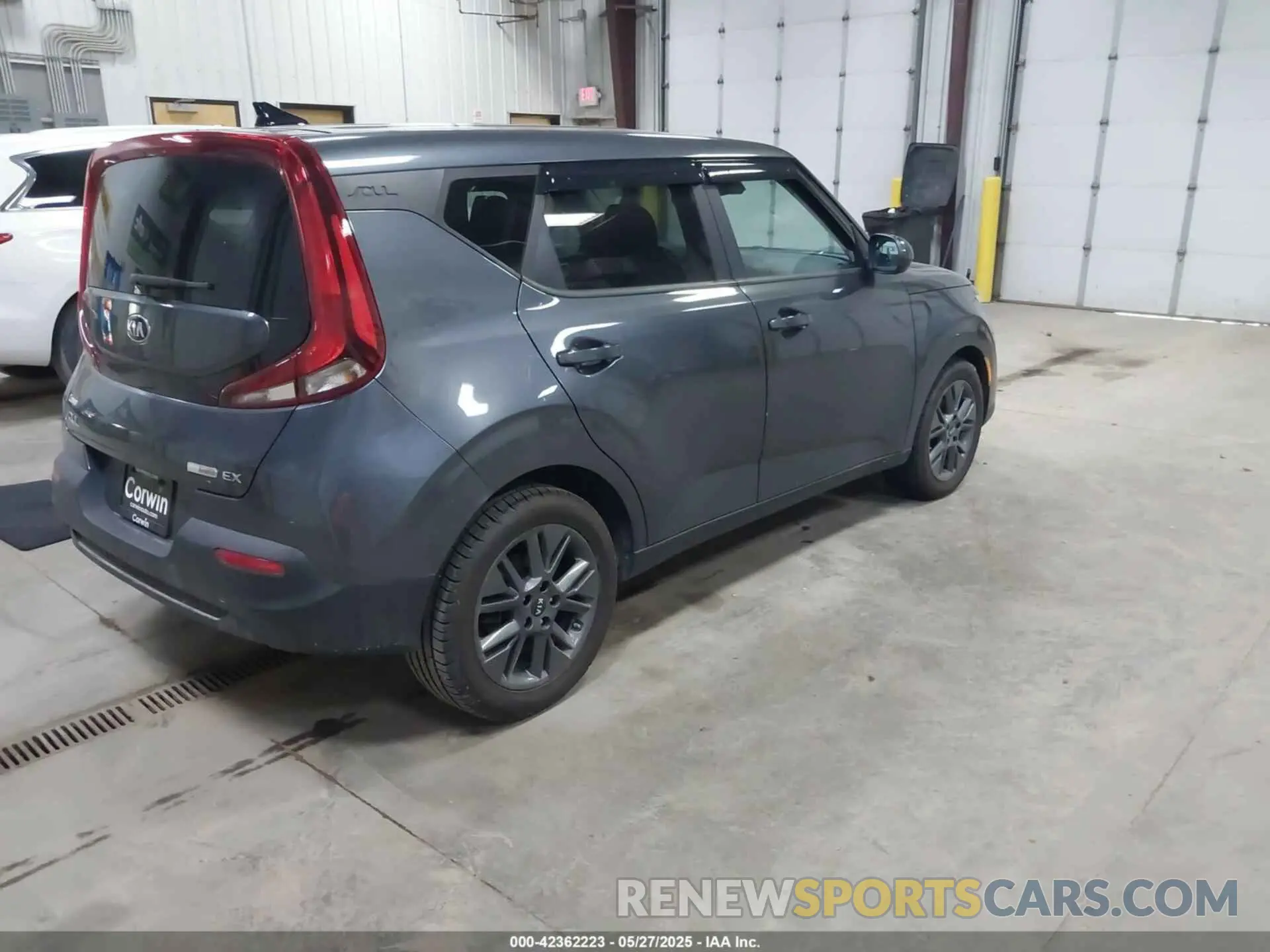 4 Photograph of a damaged car KNDJ33AU8M7784181 KIA SOUL 2021