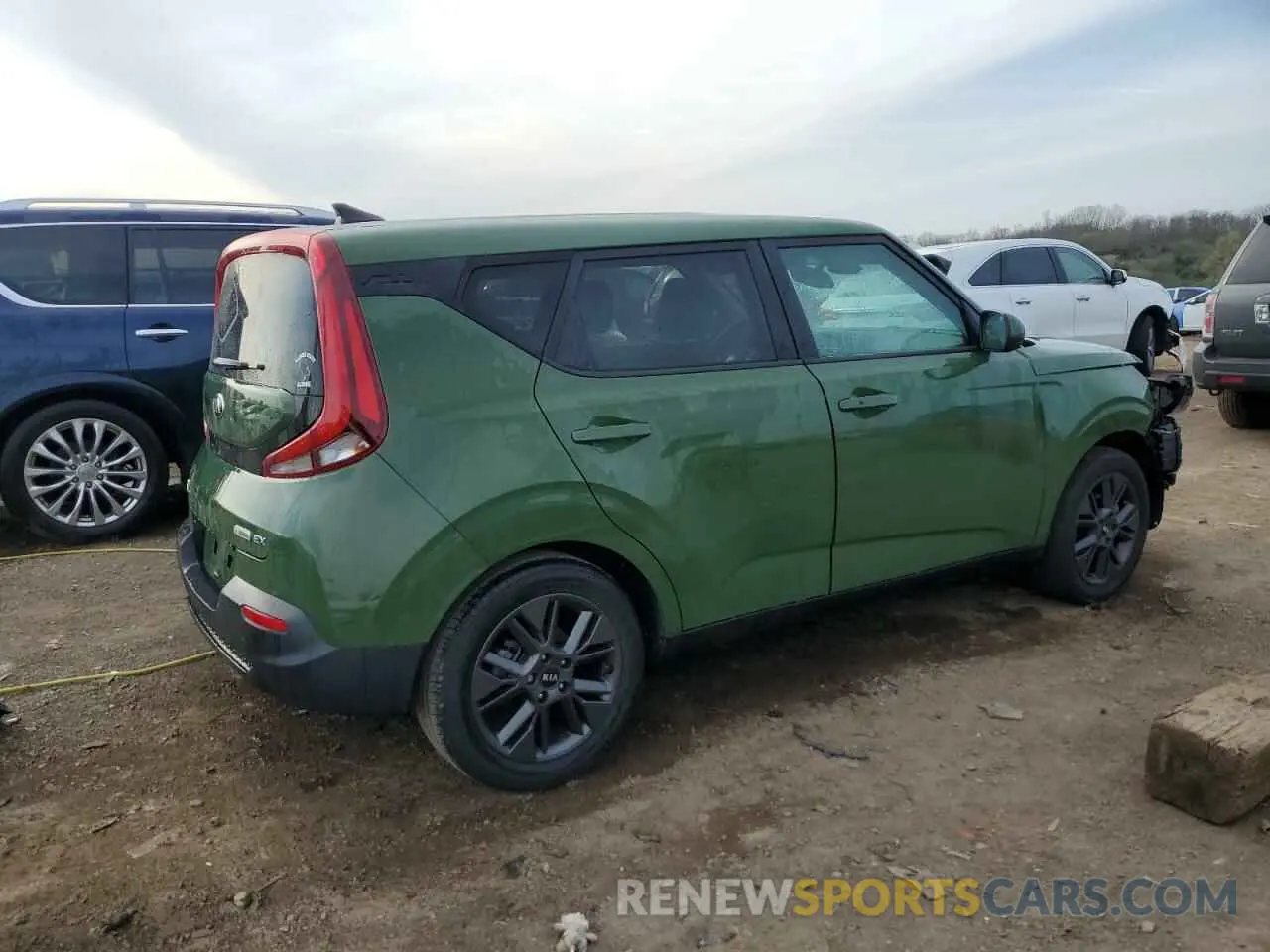 3 Photograph of a damaged car KNDJ33AU9M7135084 KIA SOUL 2021