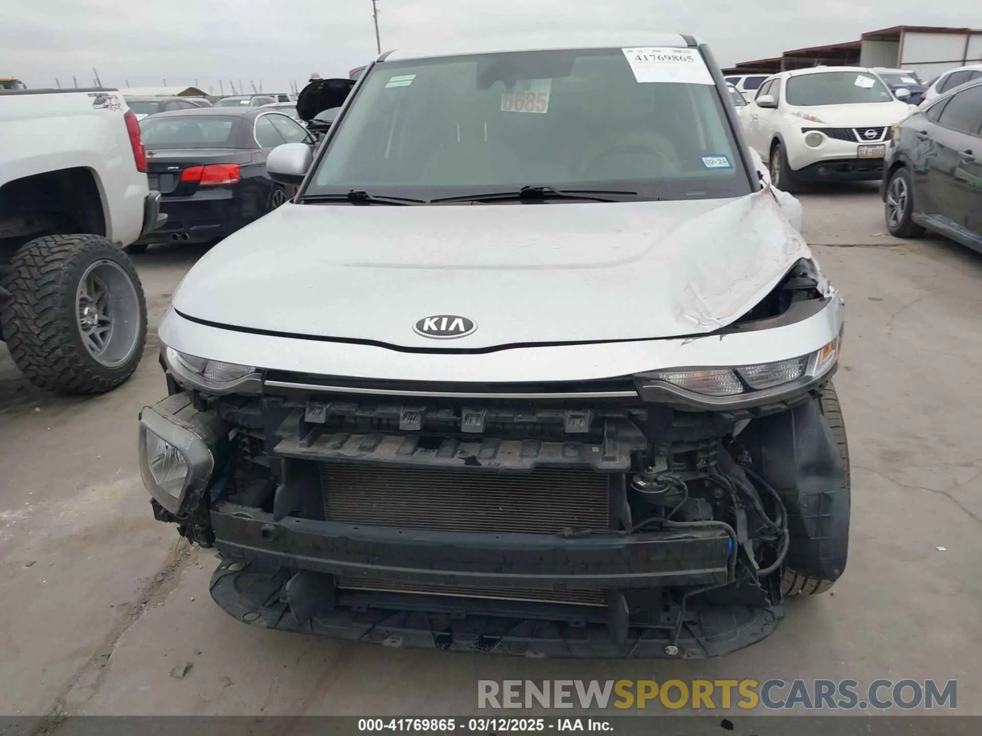 13 Photograph of a damaged car KNDJ33AU9M7779006 KIA SOUL 2021
