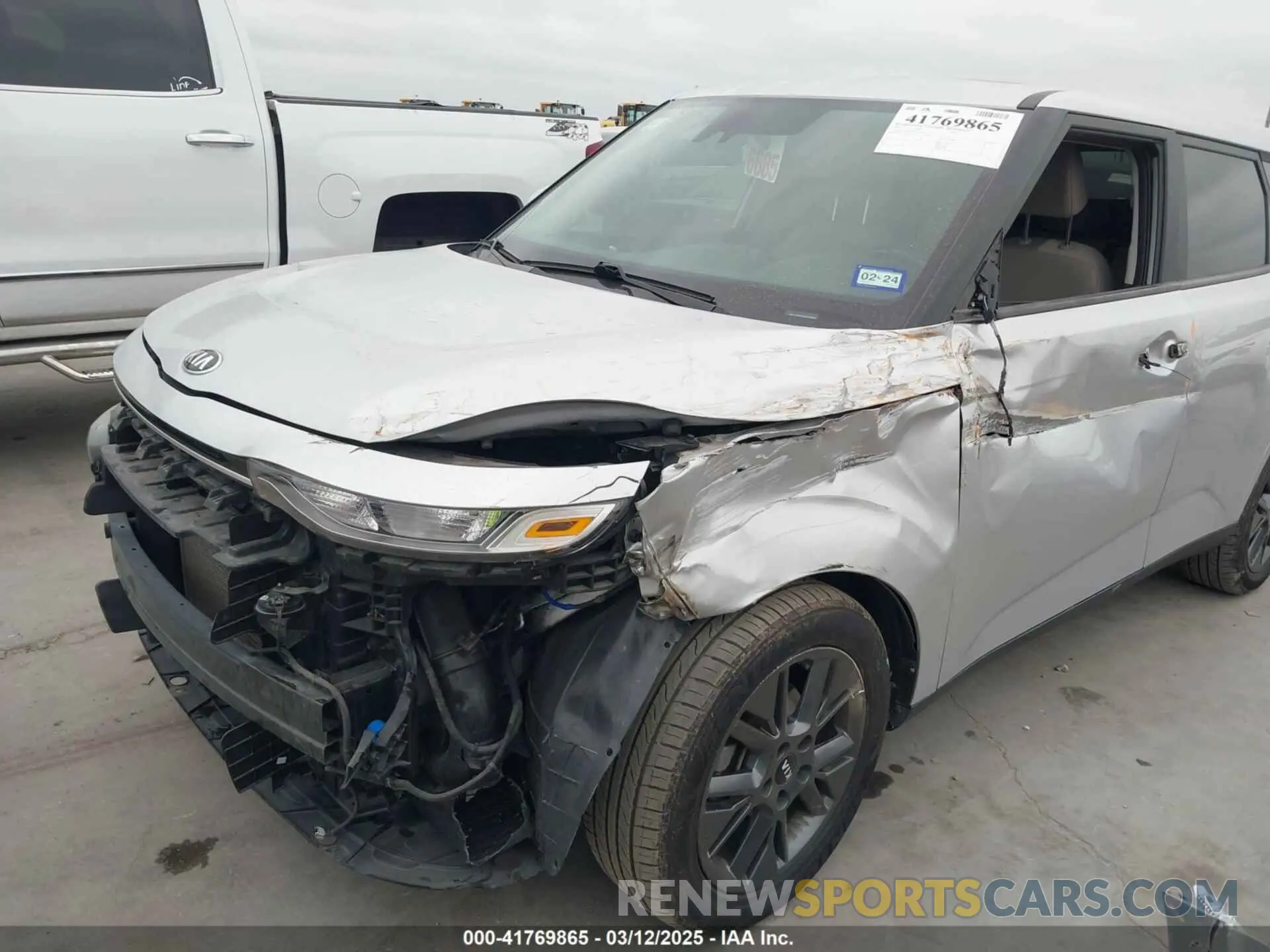 6 Photograph of a damaged car KNDJ33AU9M7779006 KIA SOUL 2021