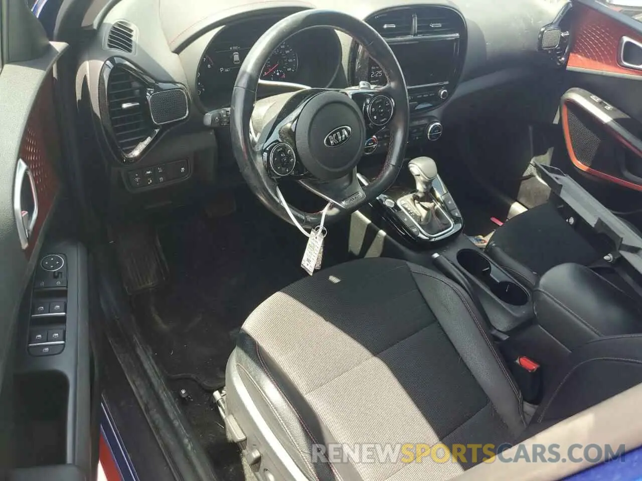 8 Photograph of a damaged car KNDJ53AF4M7738682 KIA SOUL 2021