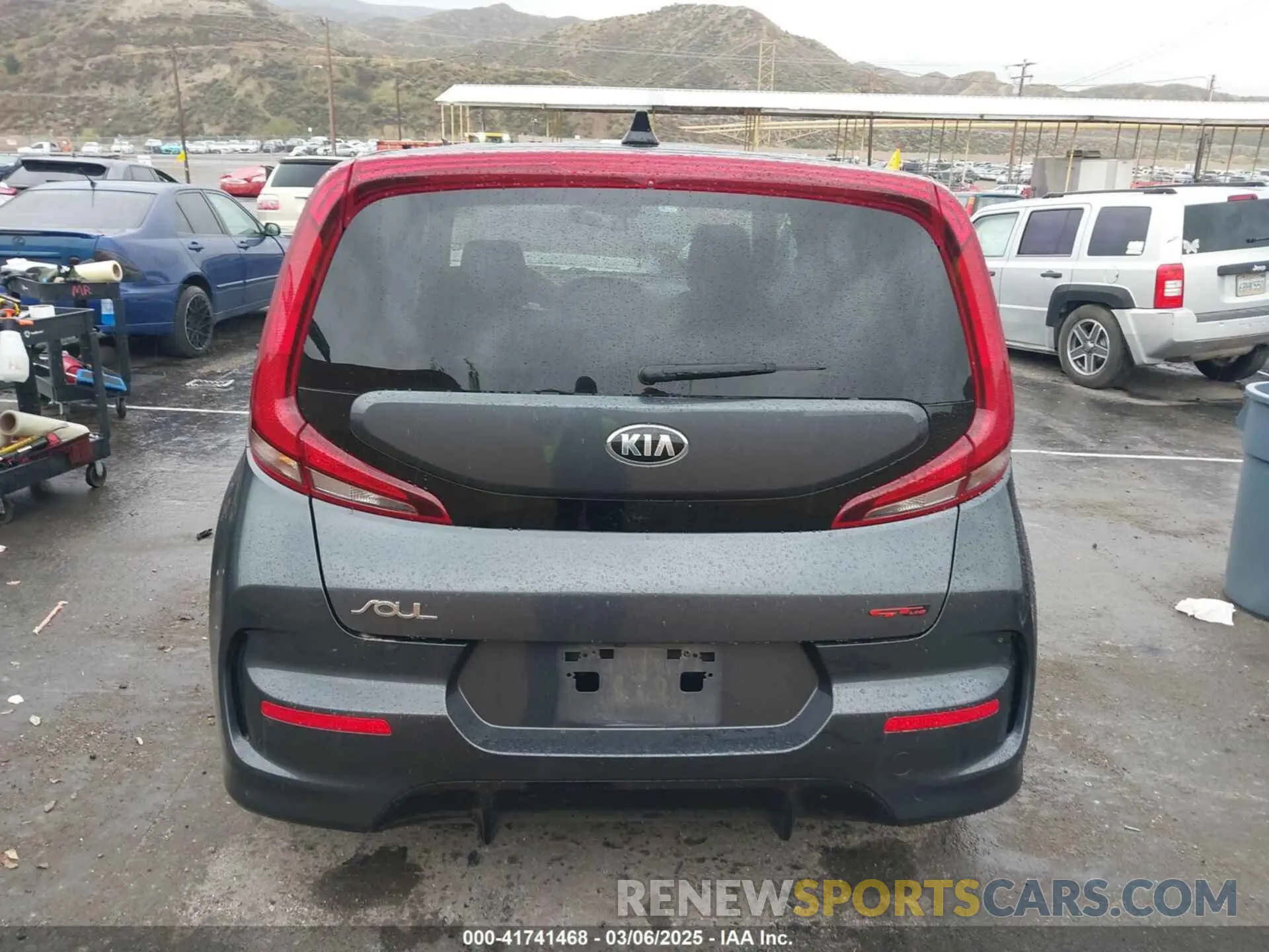 17 Photograph of a damaged car KNDJ63AU0M7791701 KIA SOUL 2021