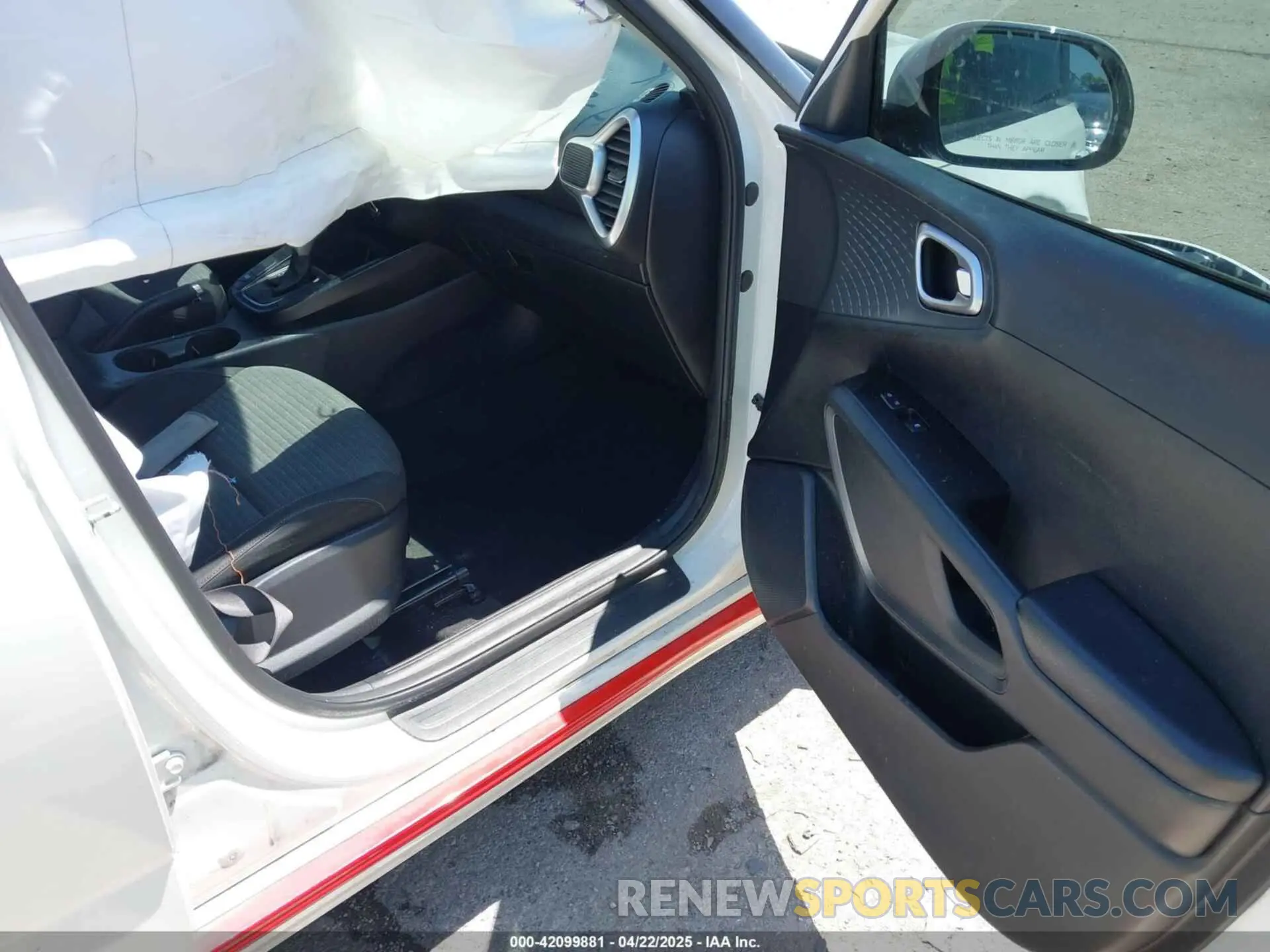5 Photograph of a damaged car KNDJ63AU3M7767747 KIA SOUL 2021
