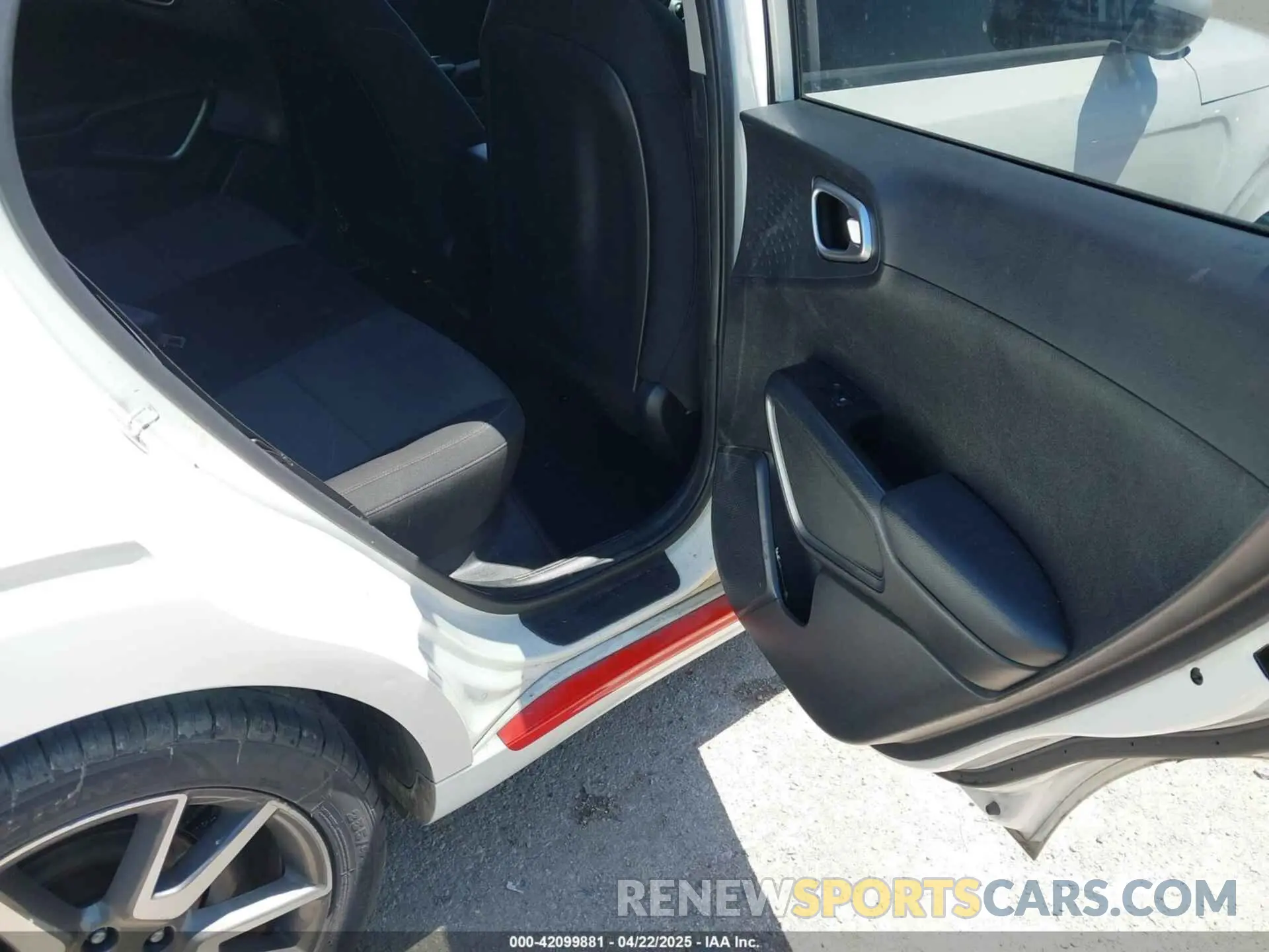 8 Photograph of a damaged car KNDJ63AU3M7767747 KIA SOUL 2021