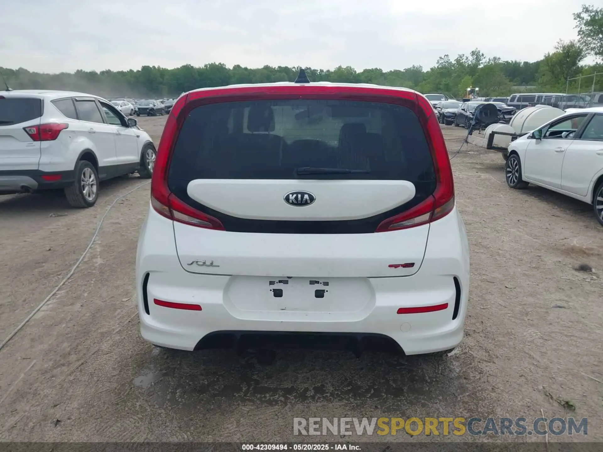 17 Photograph of a damaged car KNDJ63AU7M7781666 KIA SOUL 2021