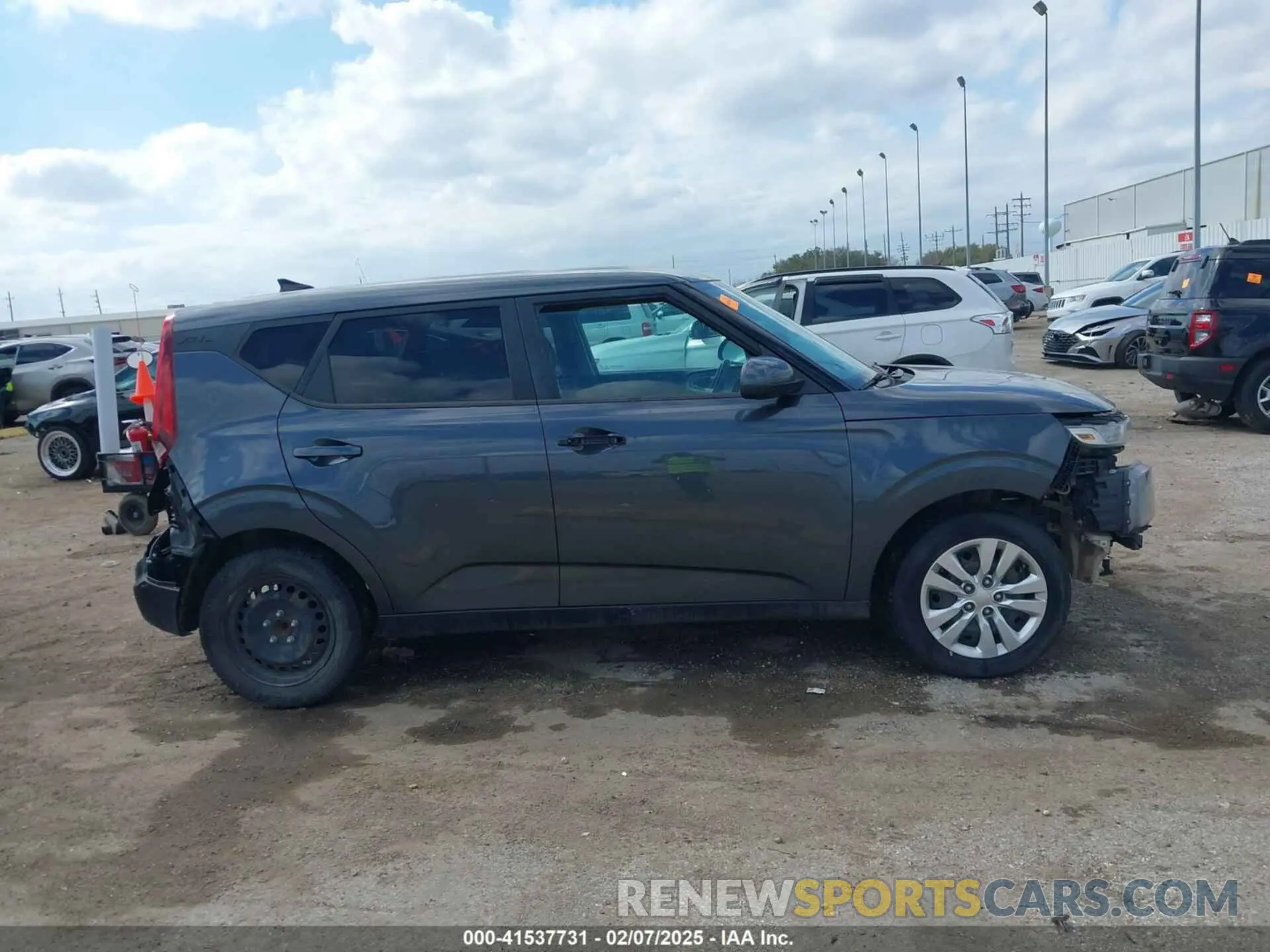 13 Photograph of a damaged car KNDJ23AU0N7805898 KIA SOUL 2022