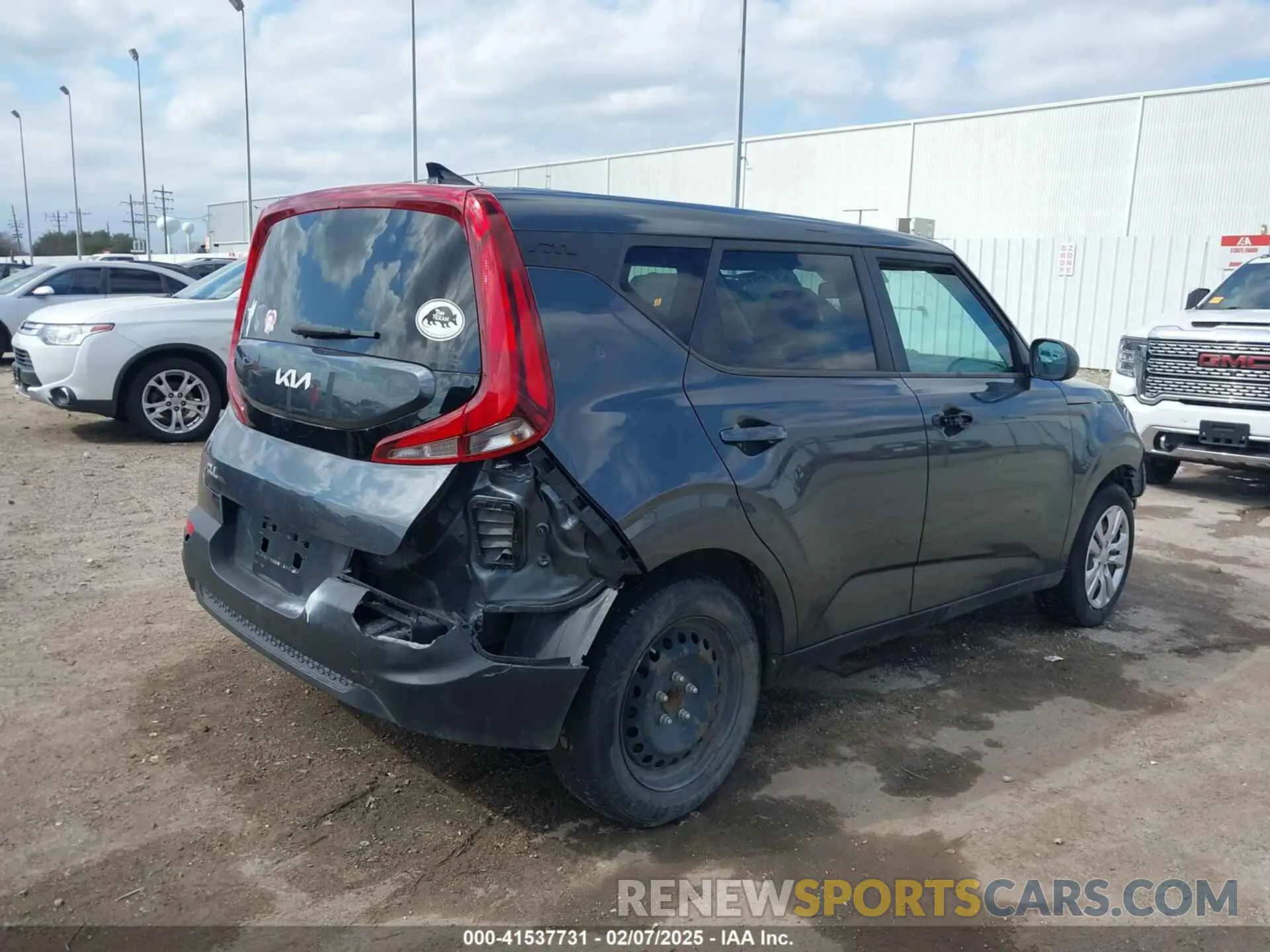 4 Photograph of a damaged car KNDJ23AU0N7805898 KIA SOUL 2022