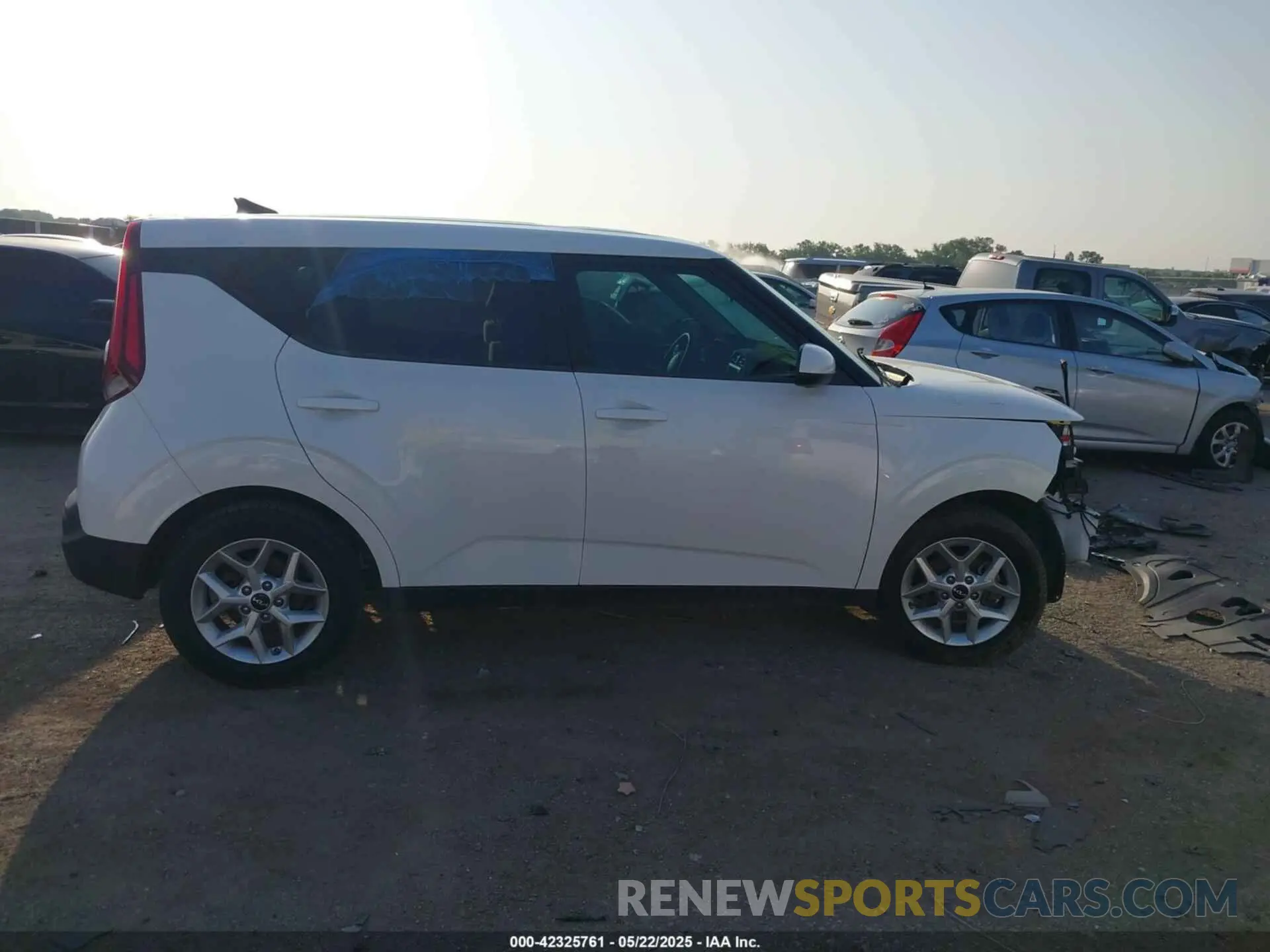 14 Photograph of a damaged car KNDJ23AU1N7165507 KIA SOUL 2022