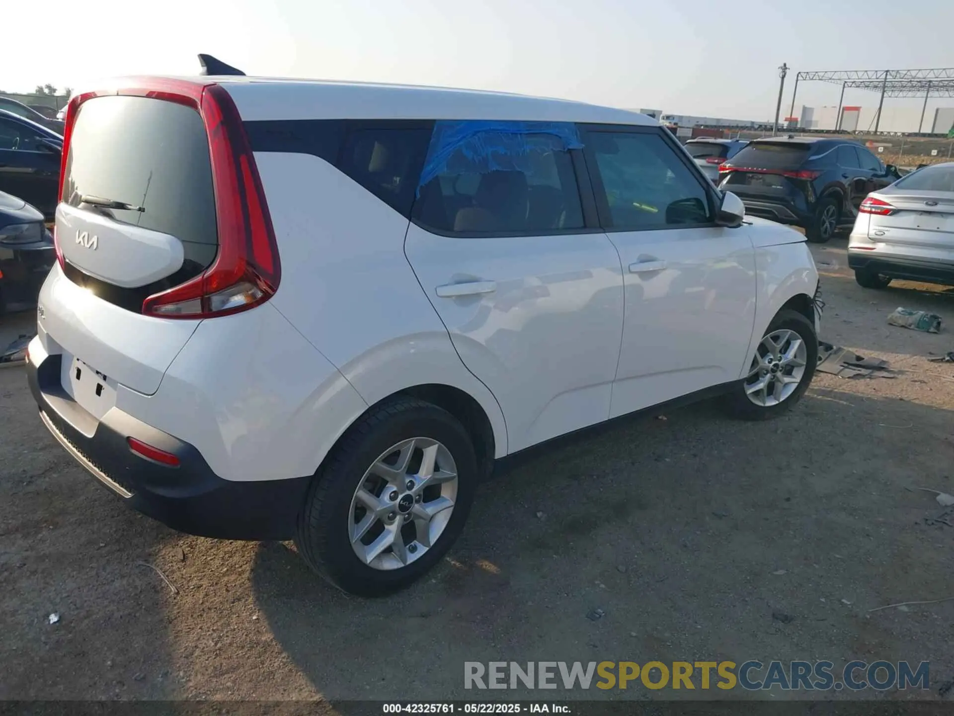 4 Photograph of a damaged car KNDJ23AU1N7165507 KIA SOUL 2022