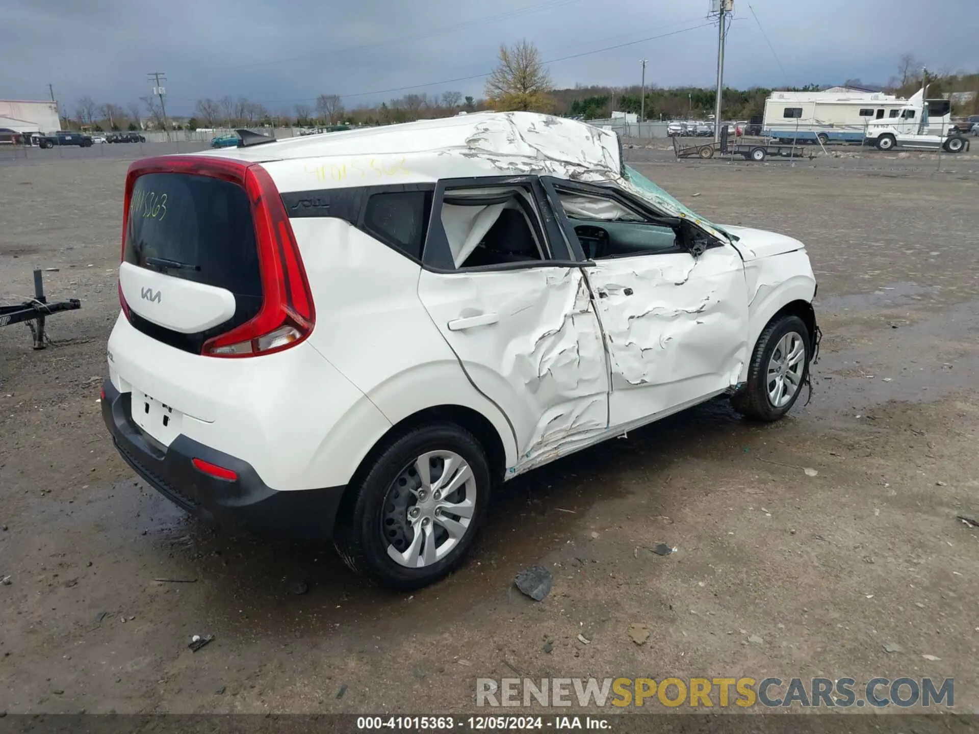 4 Photograph of a damaged car KNDJ23AU1N7173784 KIA SOUL 2022