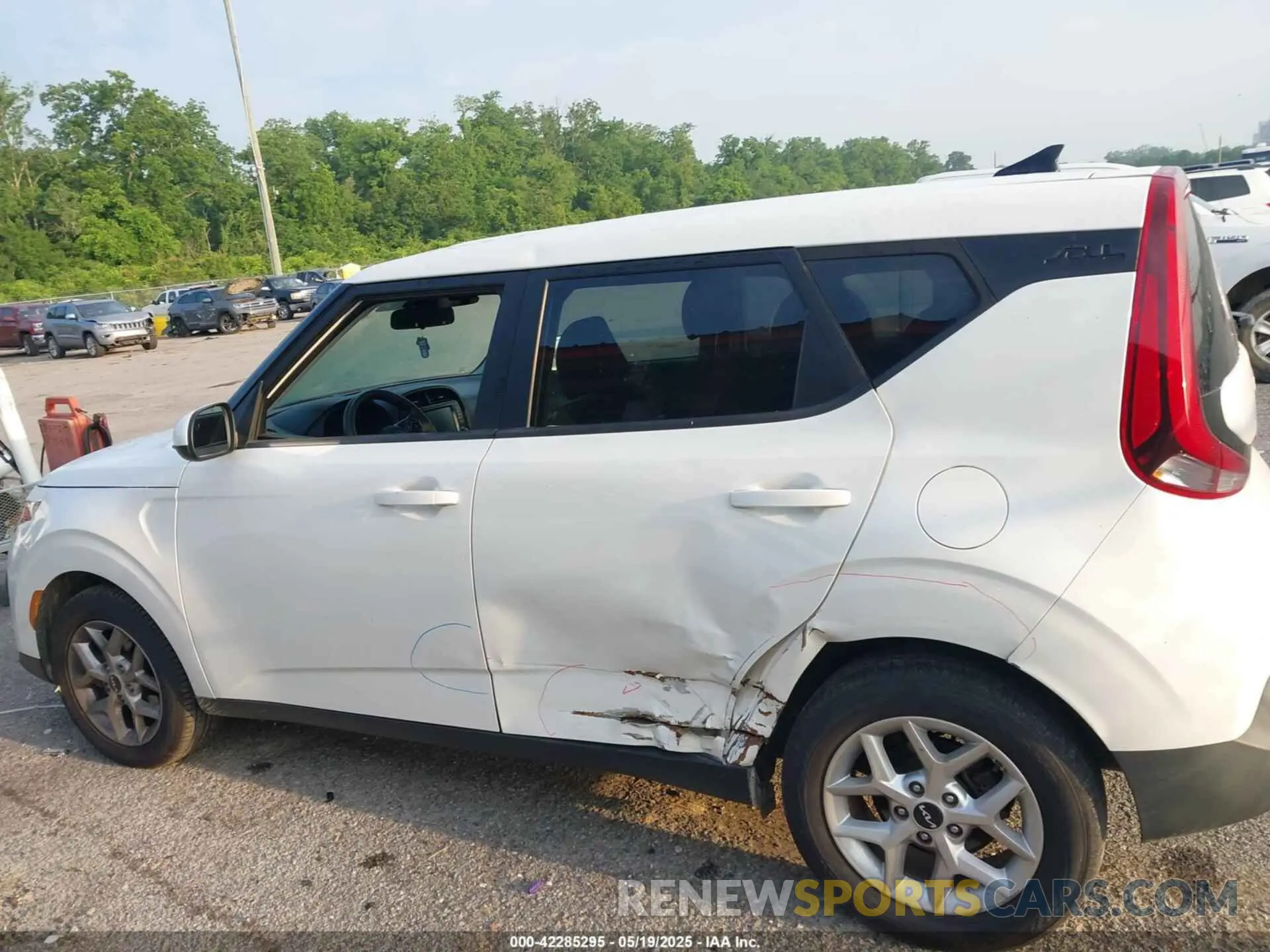 14 Photograph of a damaged car KNDJ23AU1N7178001 KIA SOUL 2022