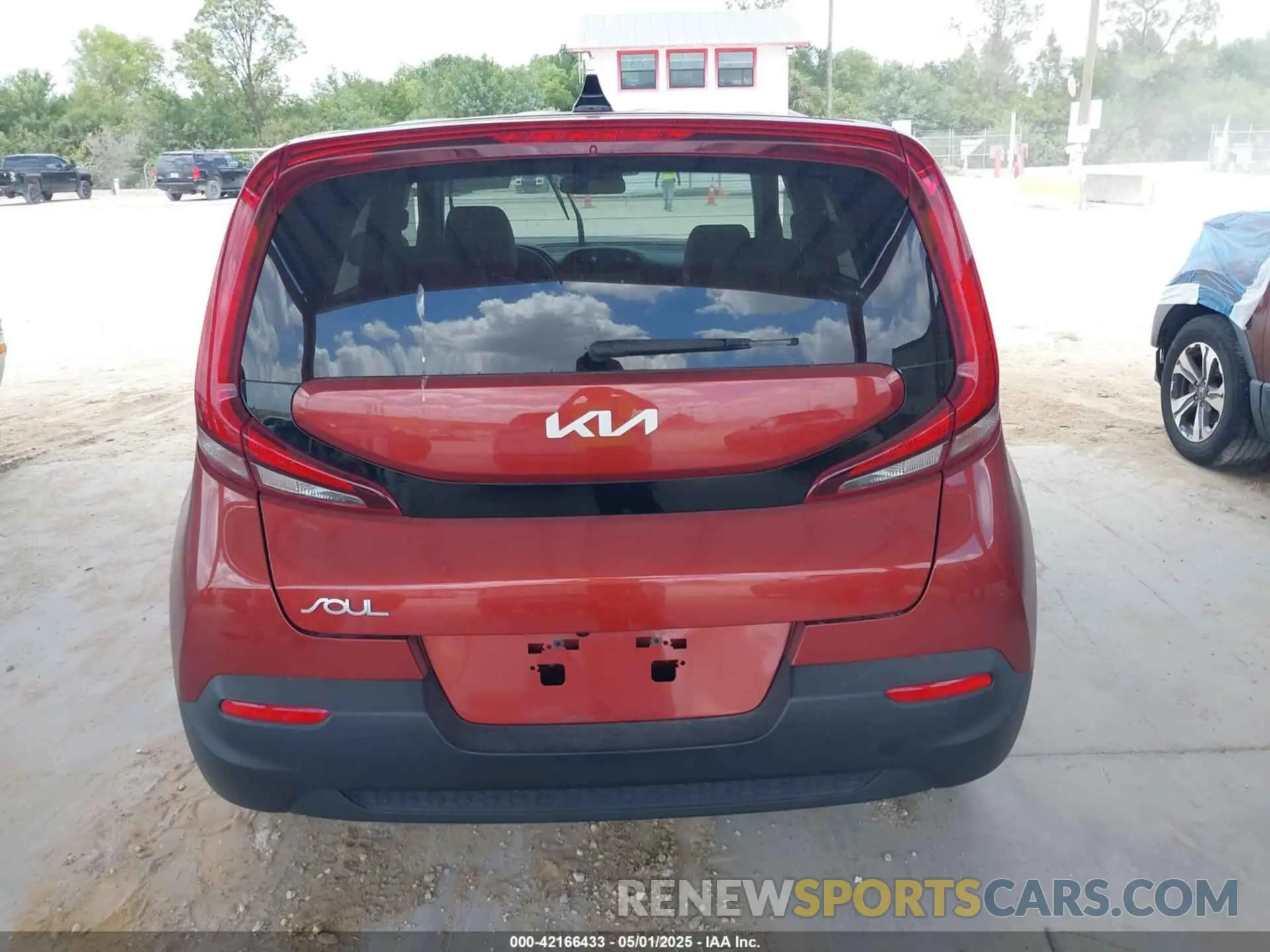 16 Photograph of a damaged car KNDJ23AU1N7798671 KIA SOUL 2022