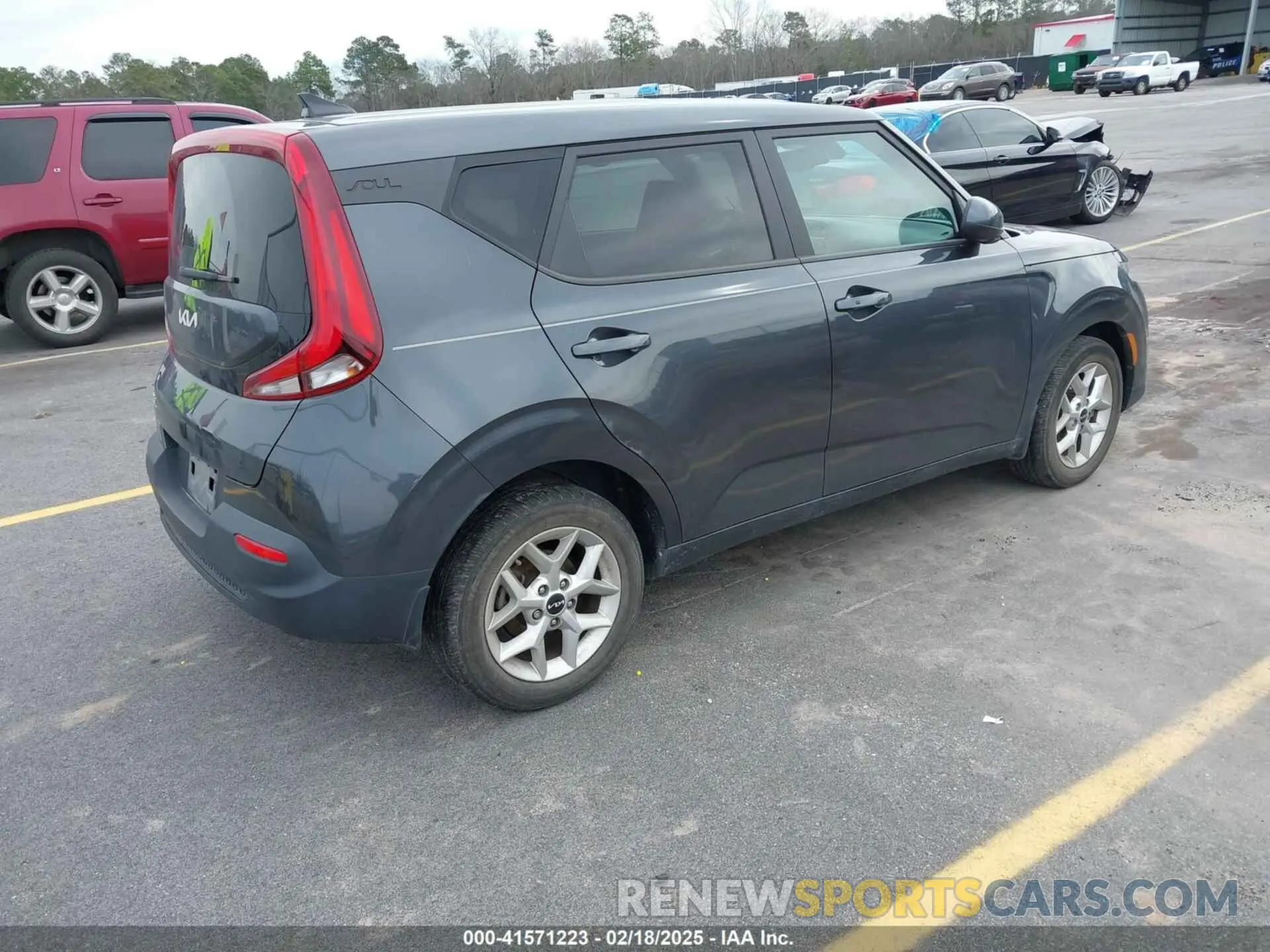 4 Photograph of a damaged car KNDJ23AU1N7802640 KIA SOUL 2022