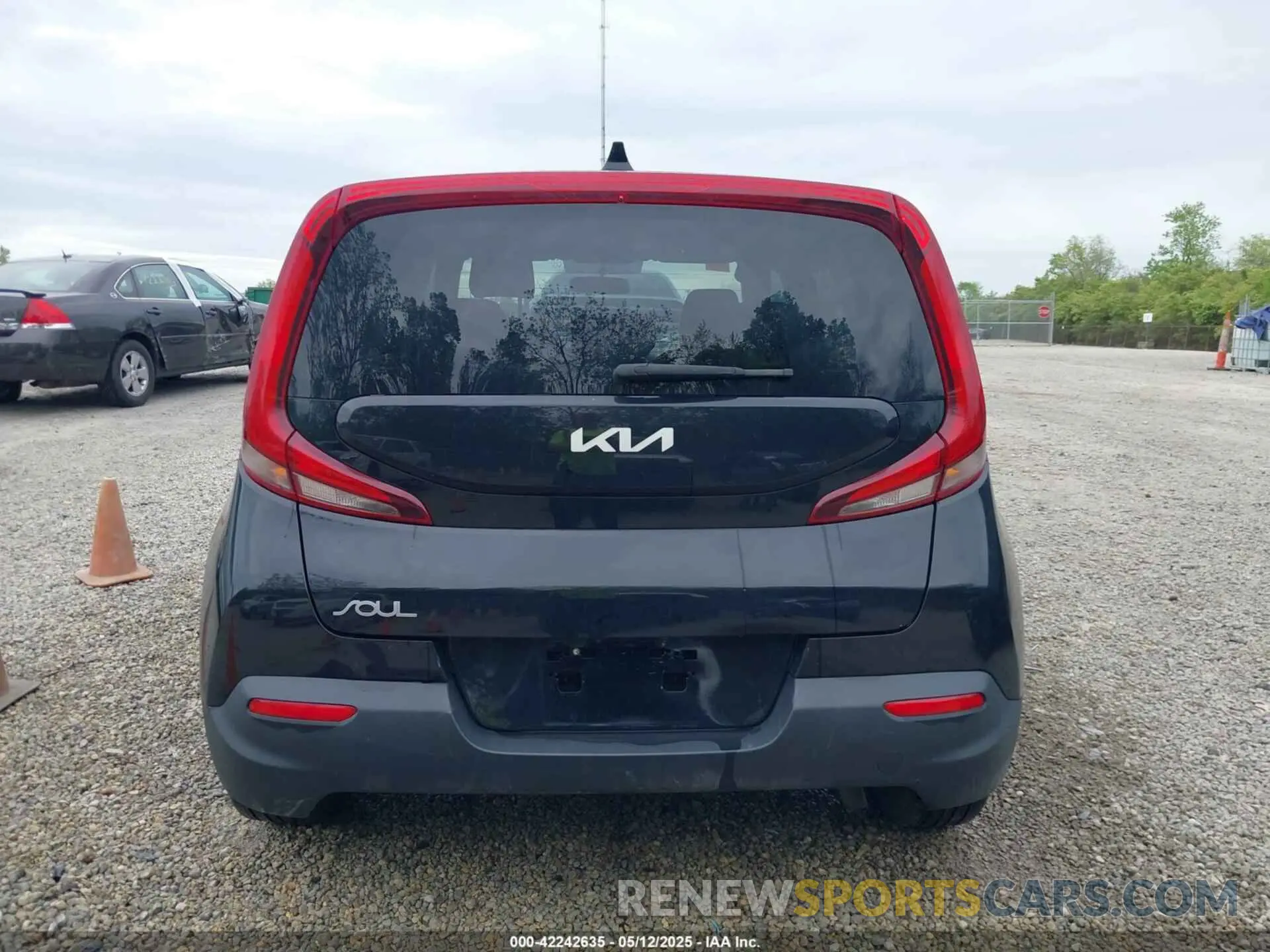 17 Photograph of a damaged car KNDJ23AU2N7150711 KIA SOUL 2022