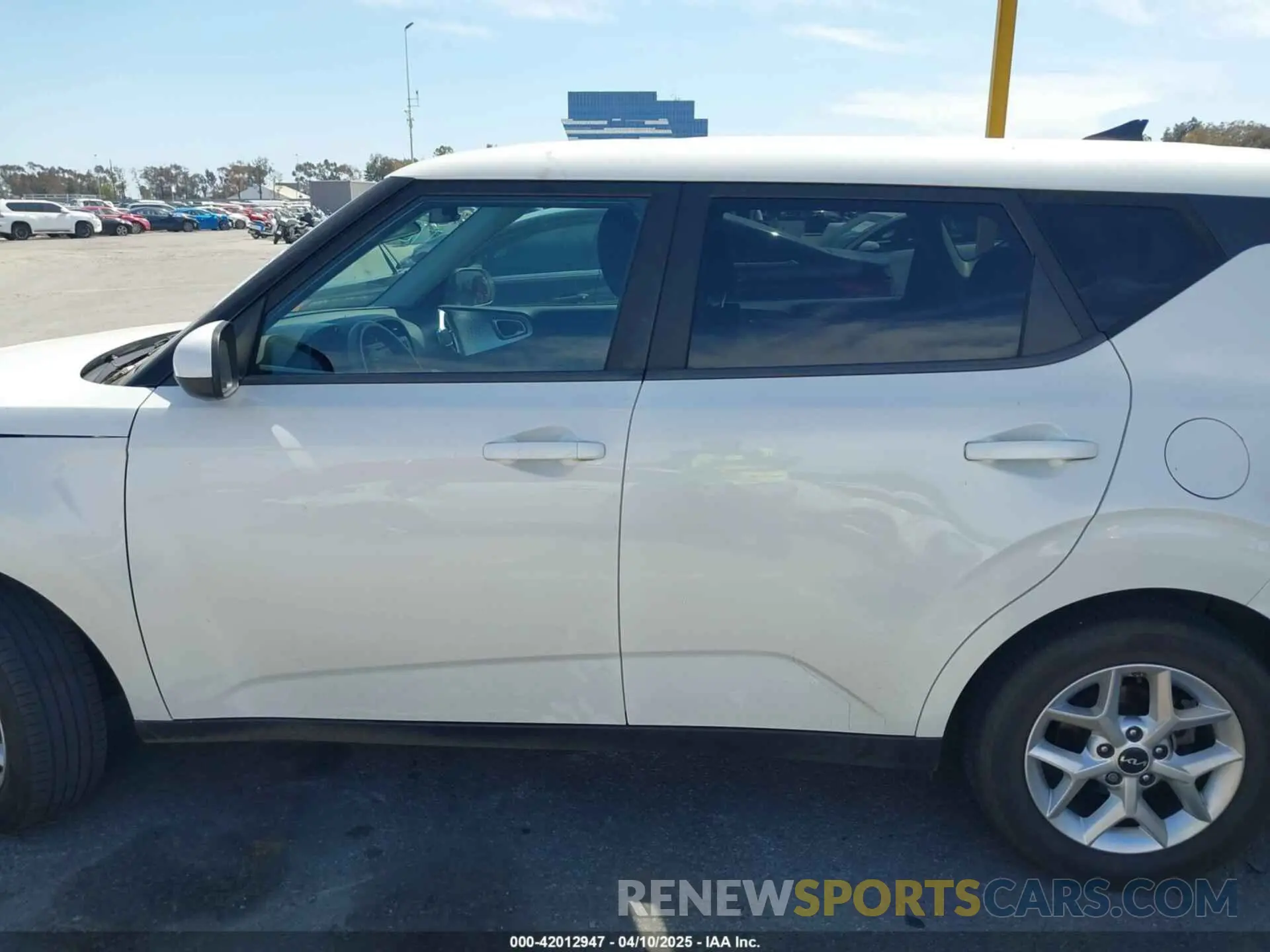 14 Photograph of a damaged car KNDJ23AU2N7168061 KIA SOUL 2022