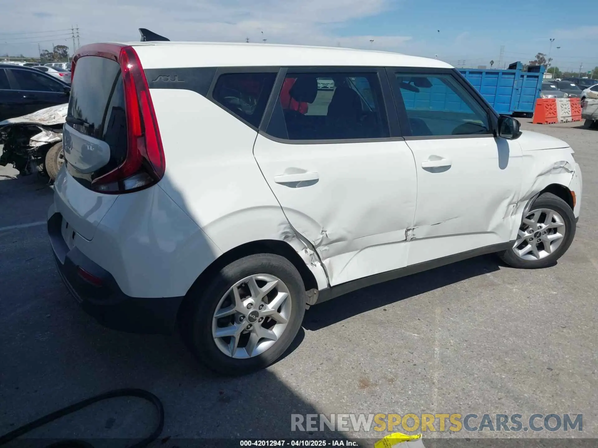 4 Photograph of a damaged car KNDJ23AU2N7168061 KIA SOUL 2022