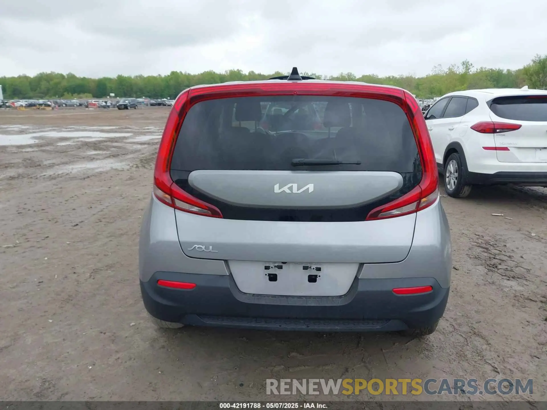 17 Photograph of a damaged car KNDJ23AU2N7821729 KIA SOUL 2022