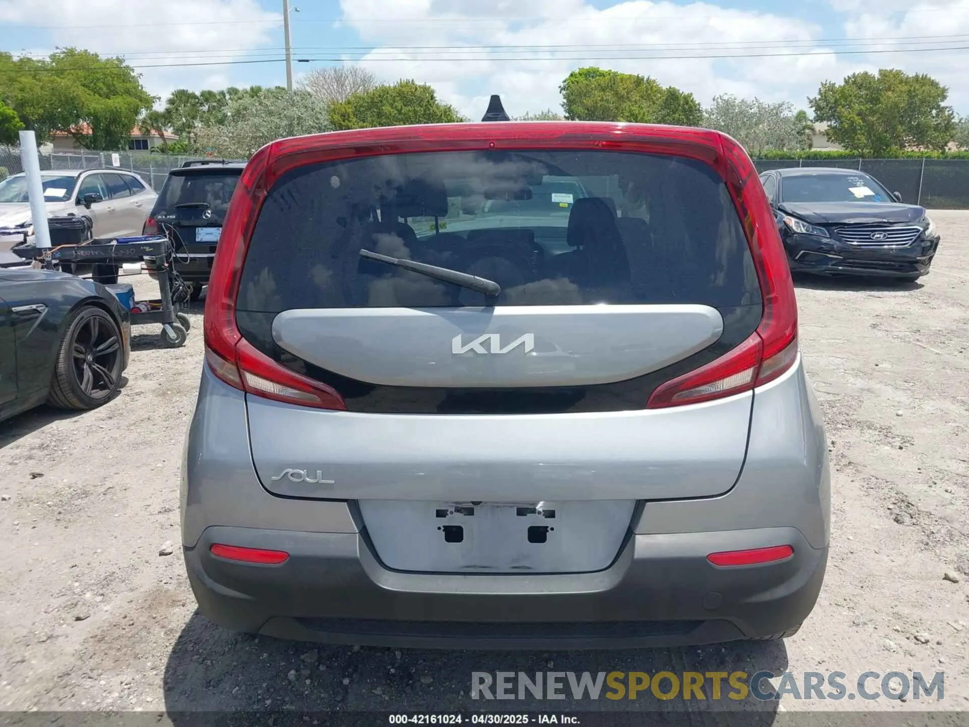 17 Photograph of a damaged car KNDJ23AU3N7801330 KIA SOUL 2022