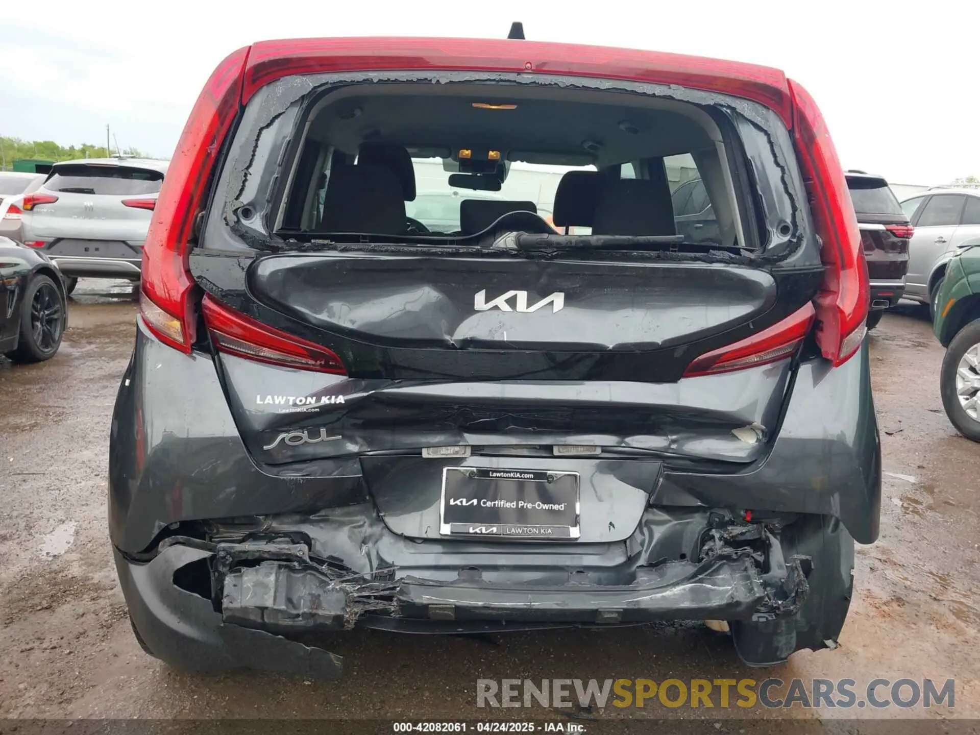 17 Photograph of a damaged car KNDJ23AU3N7810674 KIA SOUL 2022