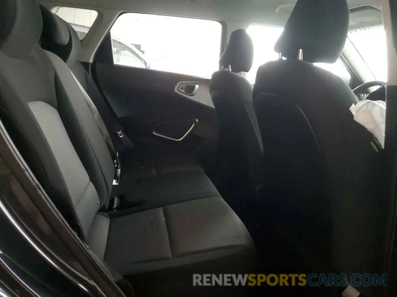 10 Photograph of a damaged car KNDJ23AU4N7802079 KIA SOUL 2022