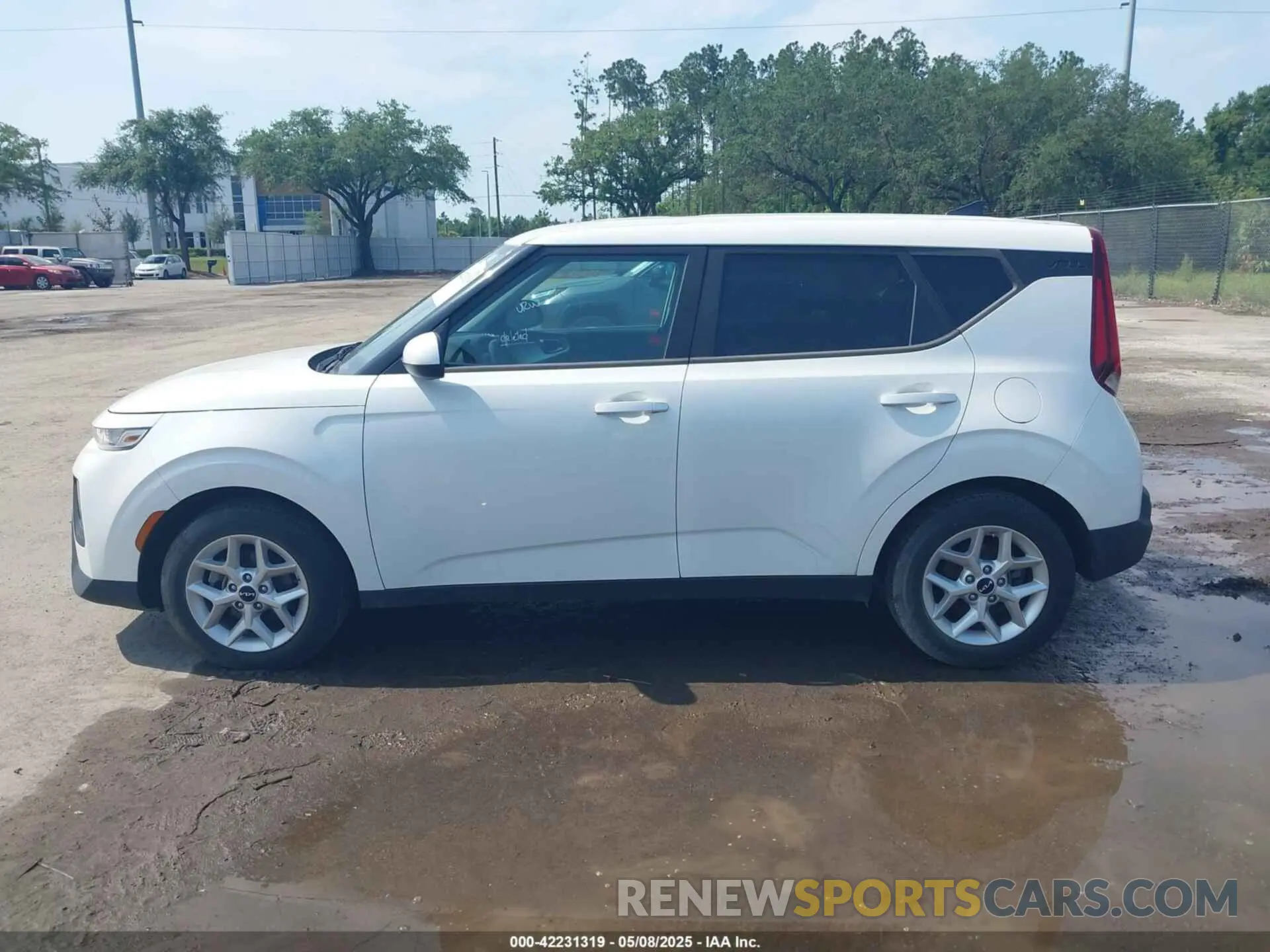 14 Photograph of a damaged car KNDJ23AU5N7155885 KIA SOUL 2022