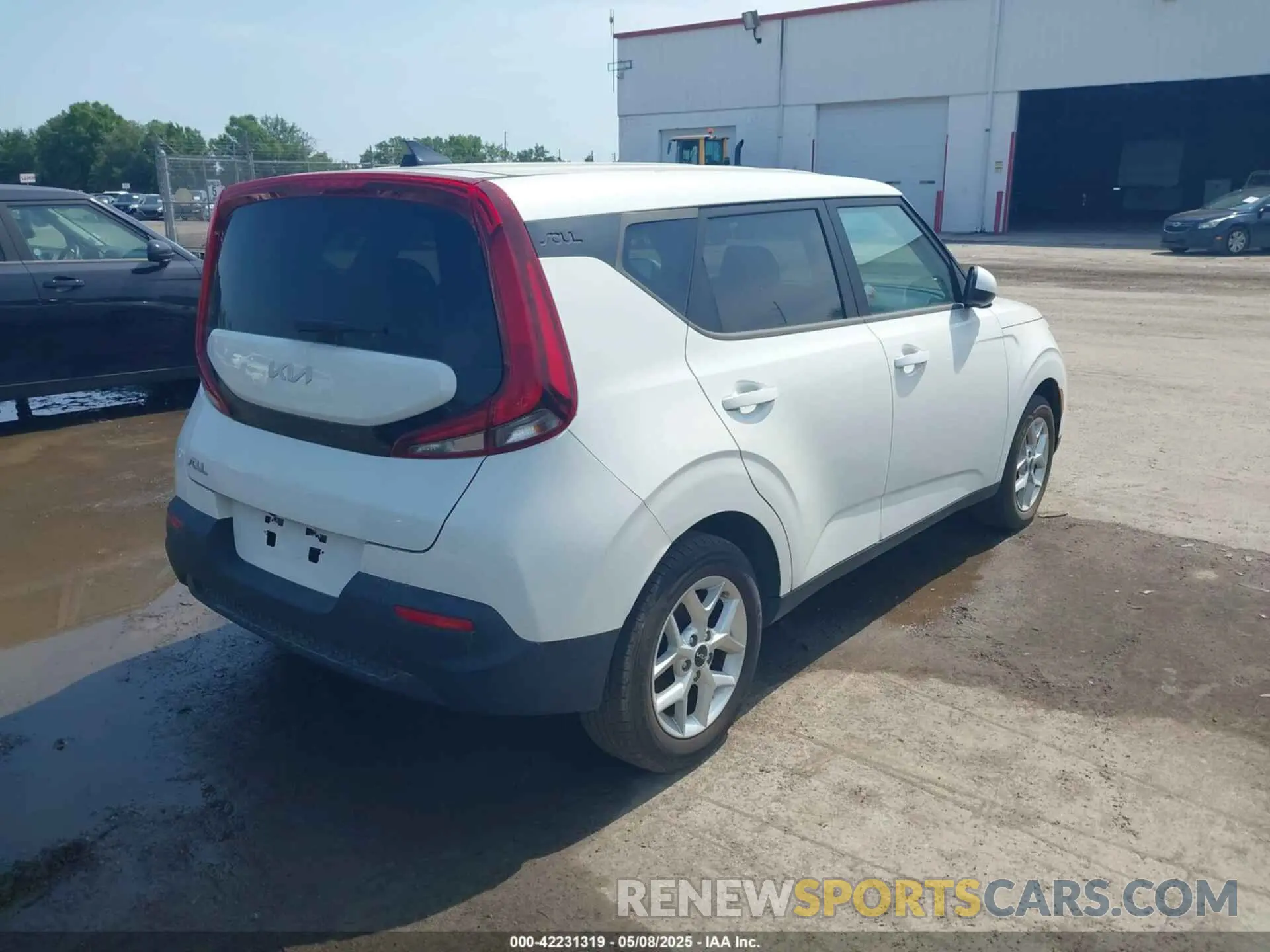 4 Photograph of a damaged car KNDJ23AU5N7155885 KIA SOUL 2022