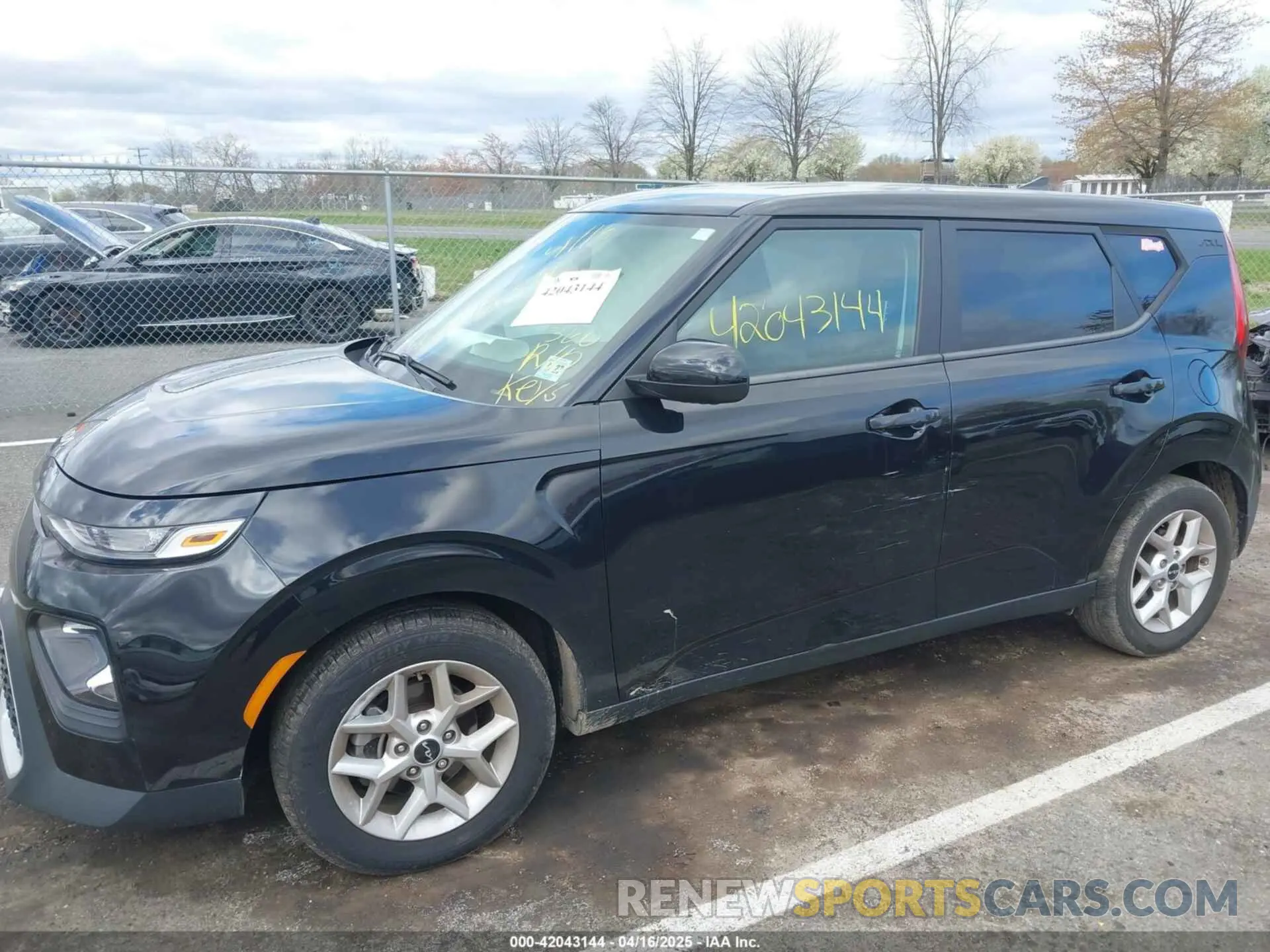 17 Photograph of a damaged car KNDJ23AU5N7183489 KIA SOUL 2022