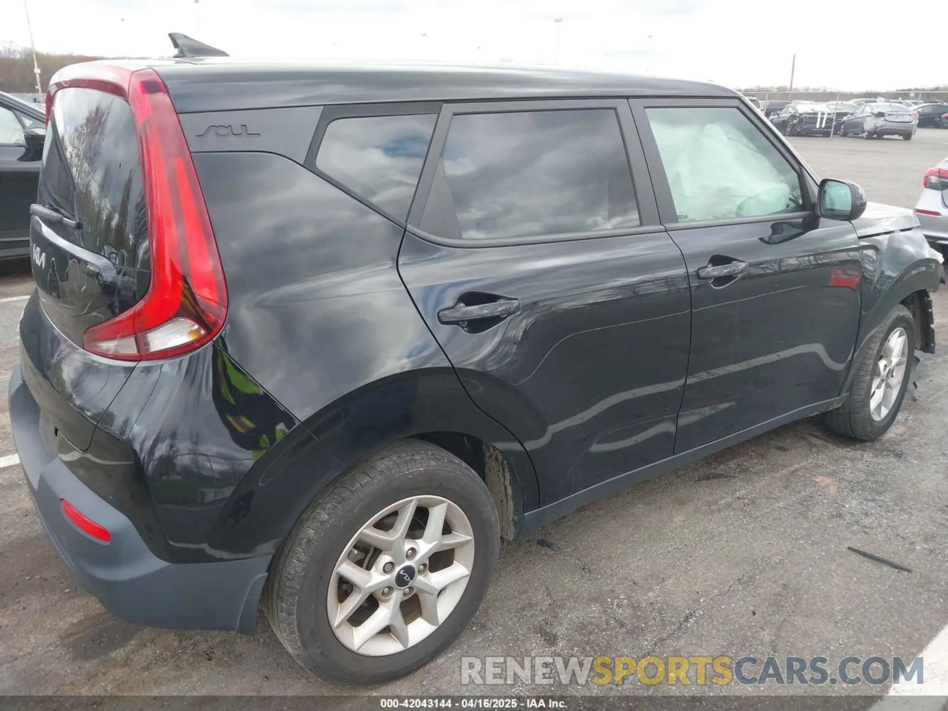 4 Photograph of a damaged car KNDJ23AU5N7183489 KIA SOUL 2022