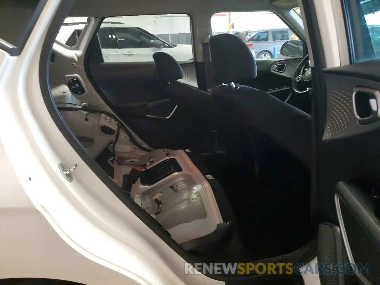 11 Photograph of a damaged car KNDJ23AU6N7158570 KIA SOUL 2022