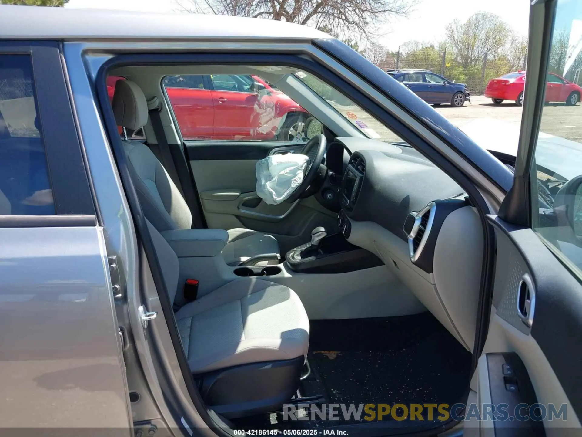 5 Photograph of a damaged car KNDJ23AU6N7824035 KIA SOUL 2022