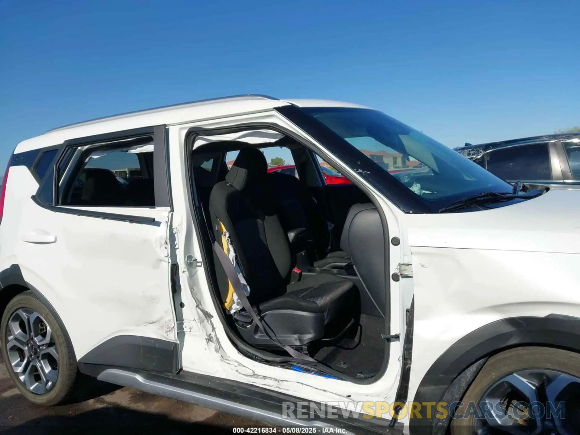 13 Photograph of a damaged car KNDJ23AU7N7163695 KIA SOUL 2022