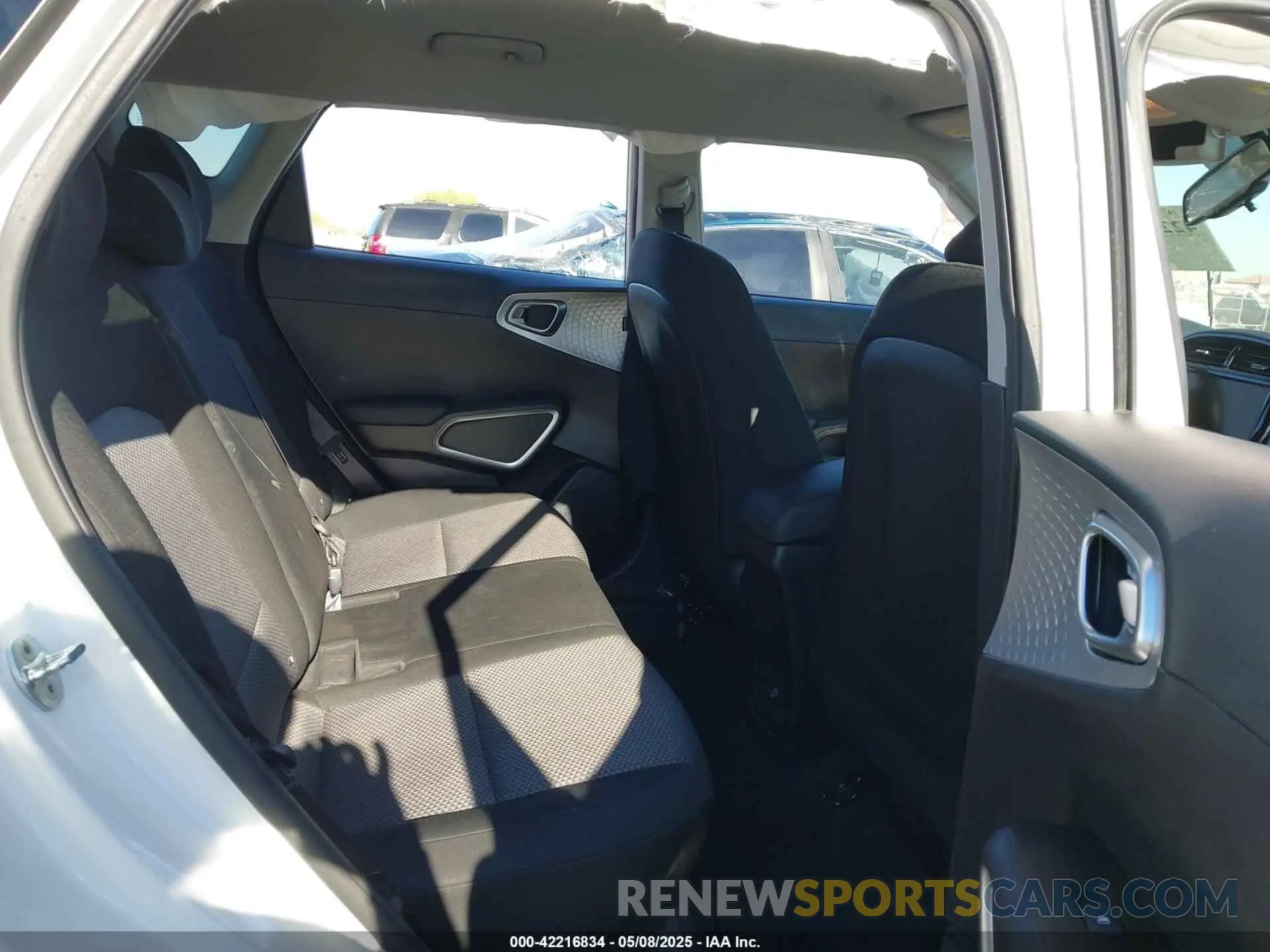 8 Photograph of a damaged car KNDJ23AU7N7163695 KIA SOUL 2022