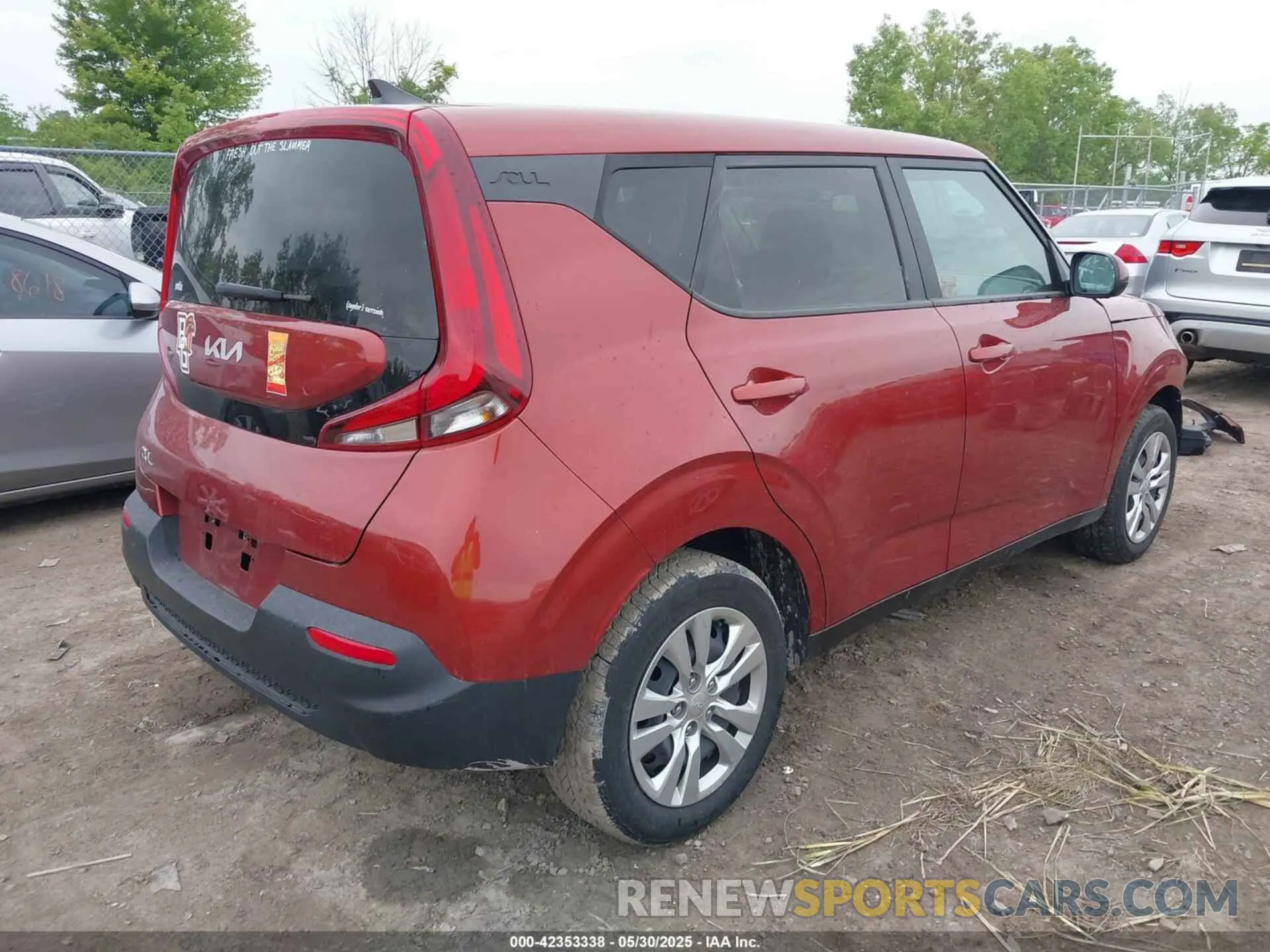 4 Photograph of a damaged car KNDJ23AU7N7811813 KIA SOUL 2022