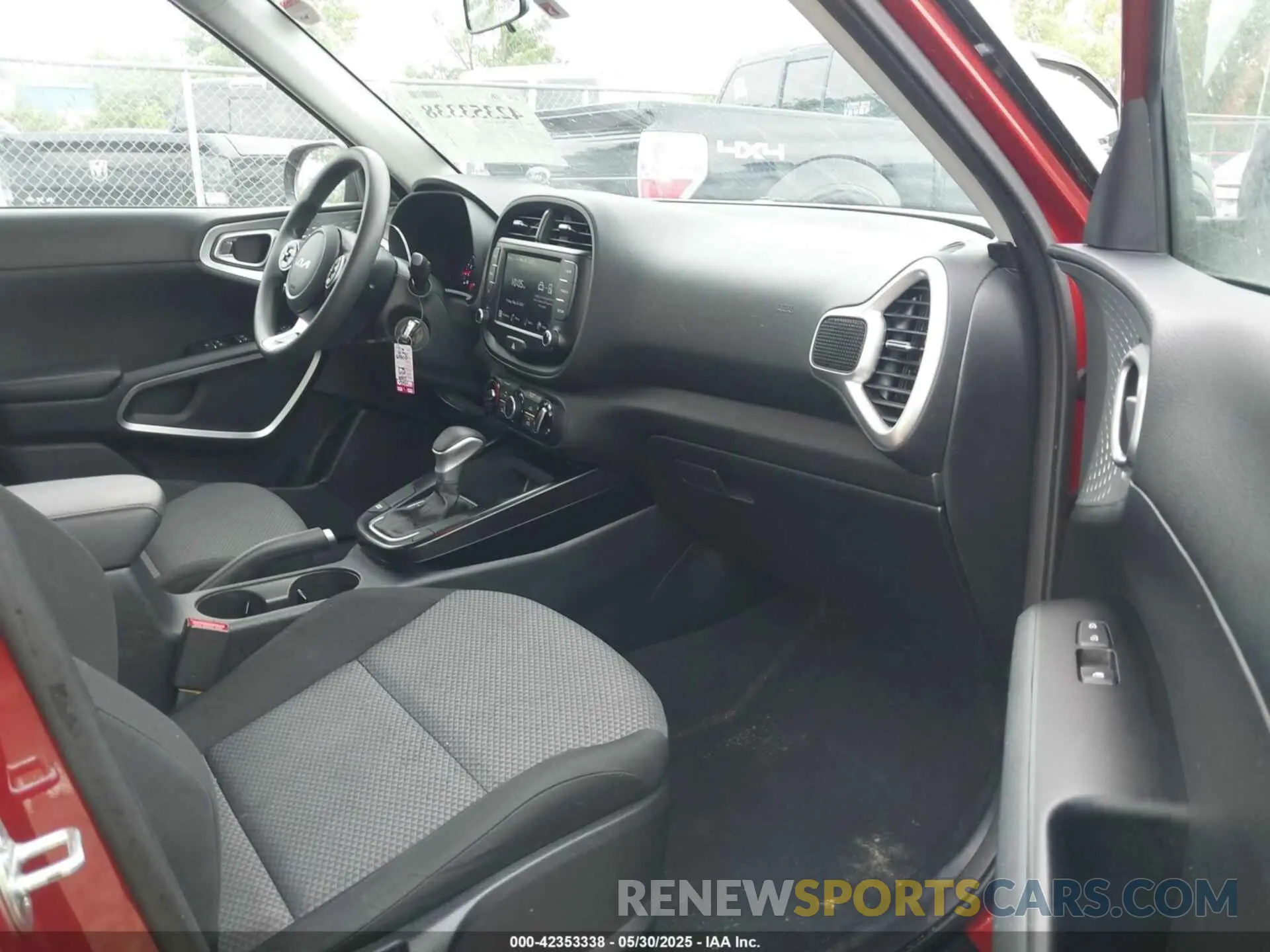 5 Photograph of a damaged car KNDJ23AU7N7811813 KIA SOUL 2022