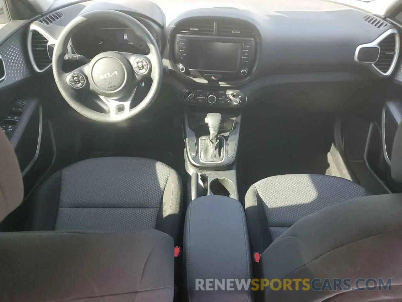 8 Photograph of a damaged car KNDJ23AU7N7816879 KIA SOUL 2022