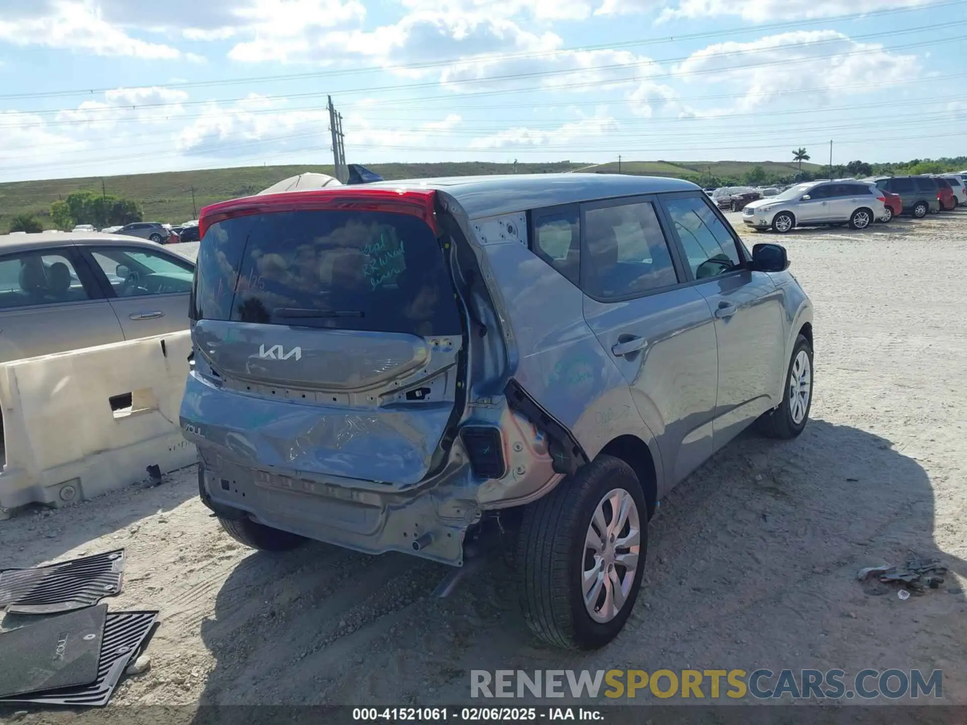 4 Photograph of a damaged car KNDJ23AU7N7823136 KIA SOUL 2022