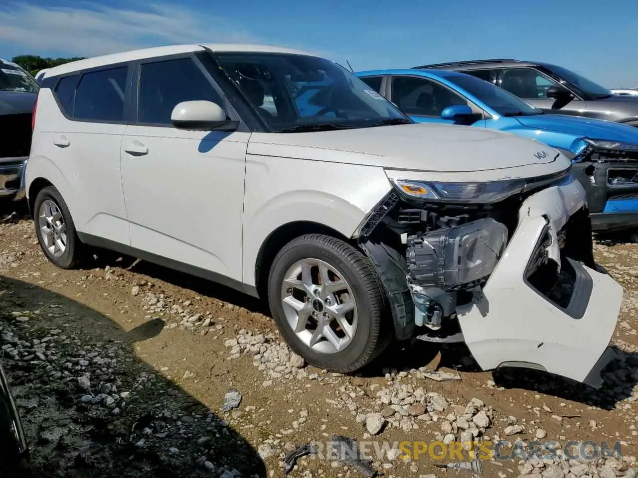 4 Photograph of a damaged car KNDJ23AU8N7156626 KIA SOUL 2022