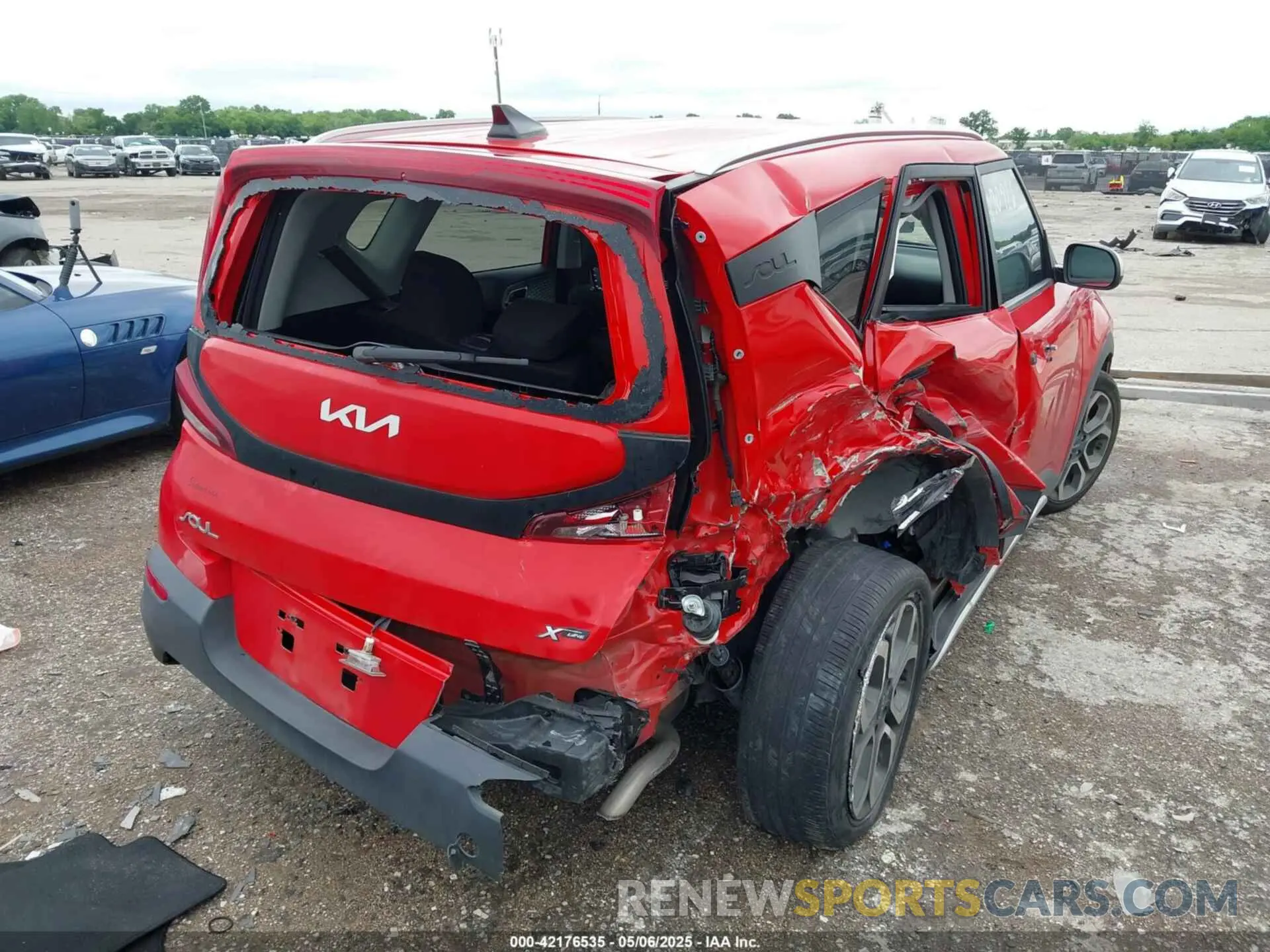 4 Photograph of a damaged car KNDJ23AU8N7166024 KIA SOUL 2022