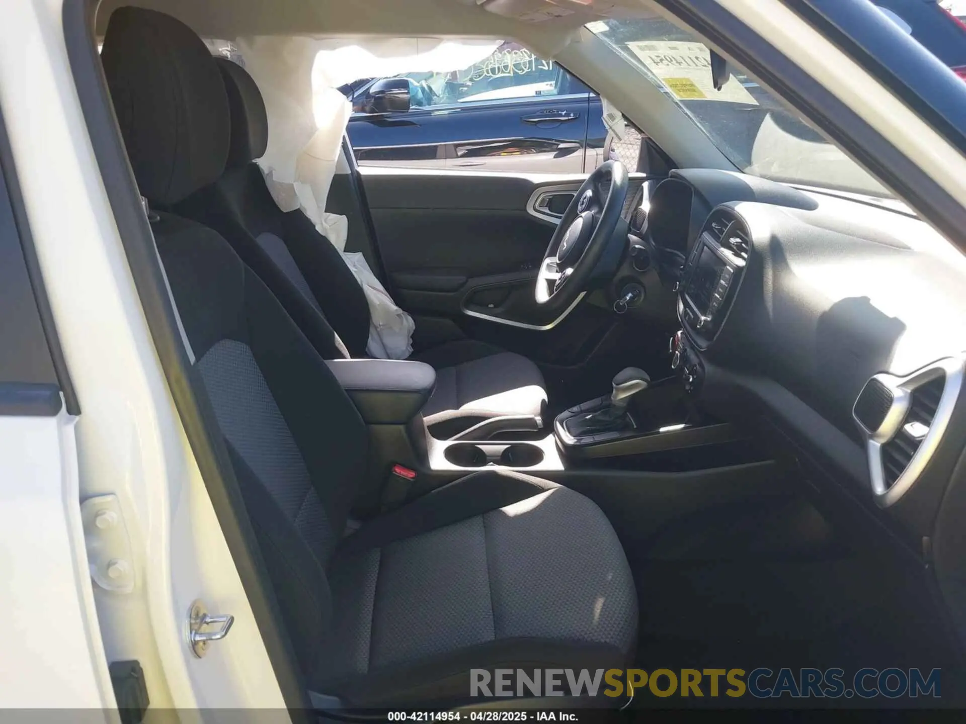 5 Photograph of a damaged car KNDJ23AU8N7179081 KIA SOUL 2022