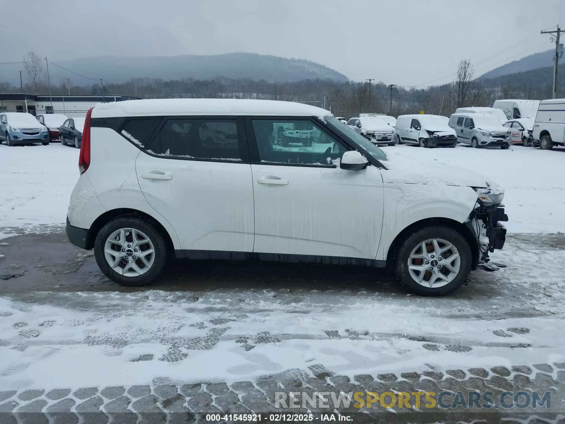 14 Photograph of a damaged car KNDJ23AU8N7835764 KIA SOUL 2022