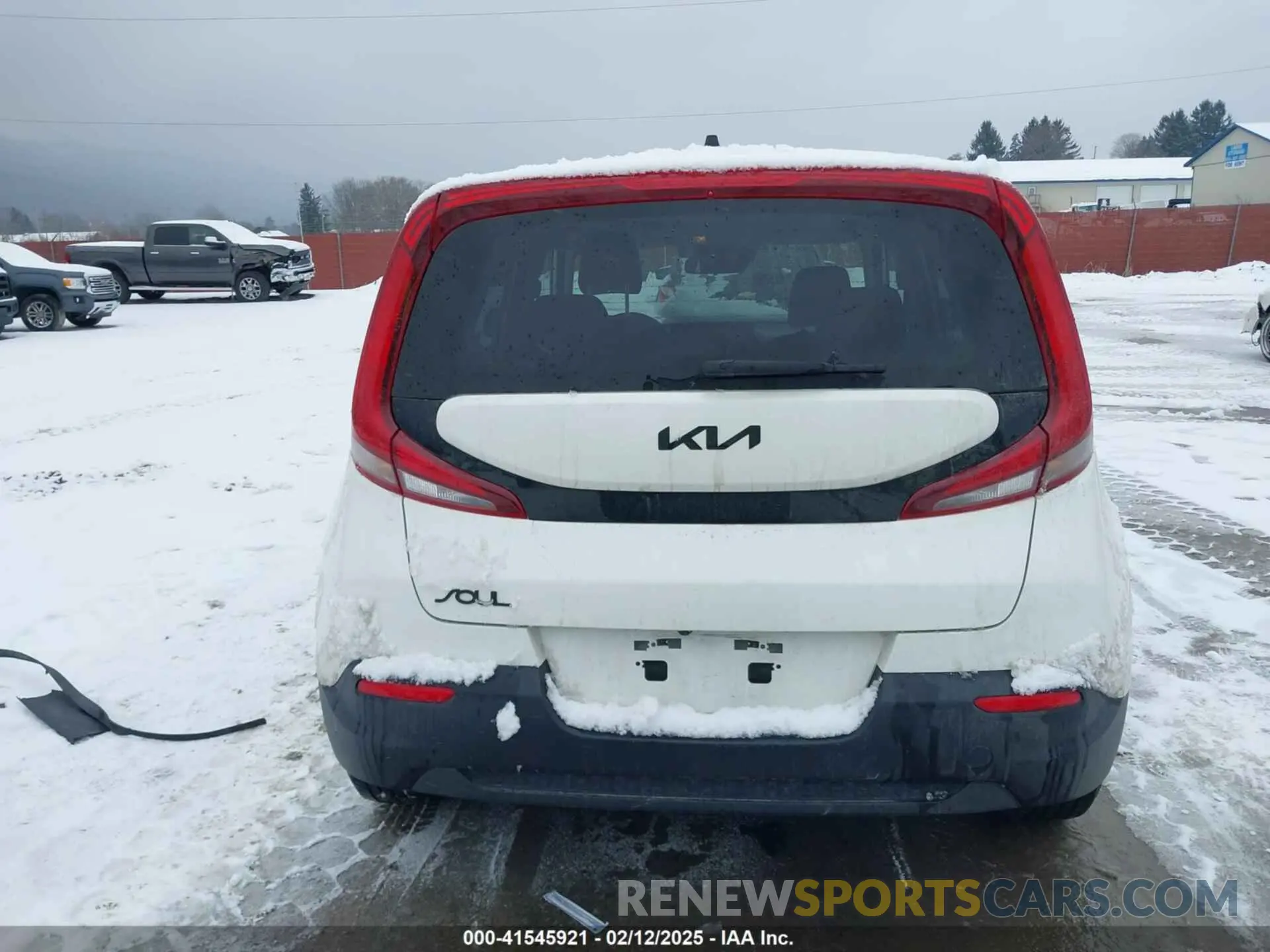 17 Photograph of a damaged car KNDJ23AU8N7835764 KIA SOUL 2022